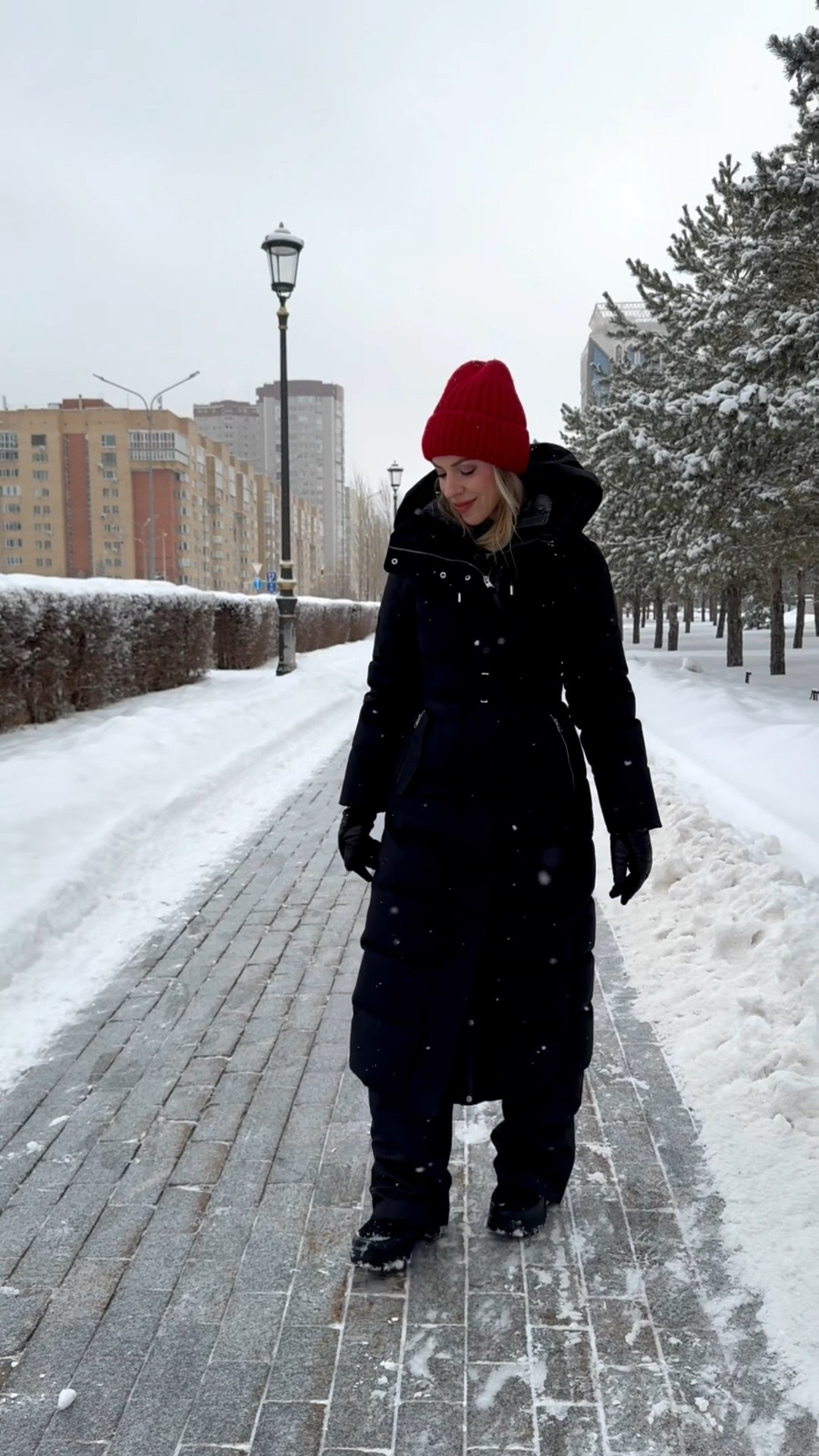 Winter activewear, down coat, ski outfit, Mackage coat, cold weather outfit, snow boots 

#LTKSaleAlert #LTKSeasonal #LTKFindsUnder50