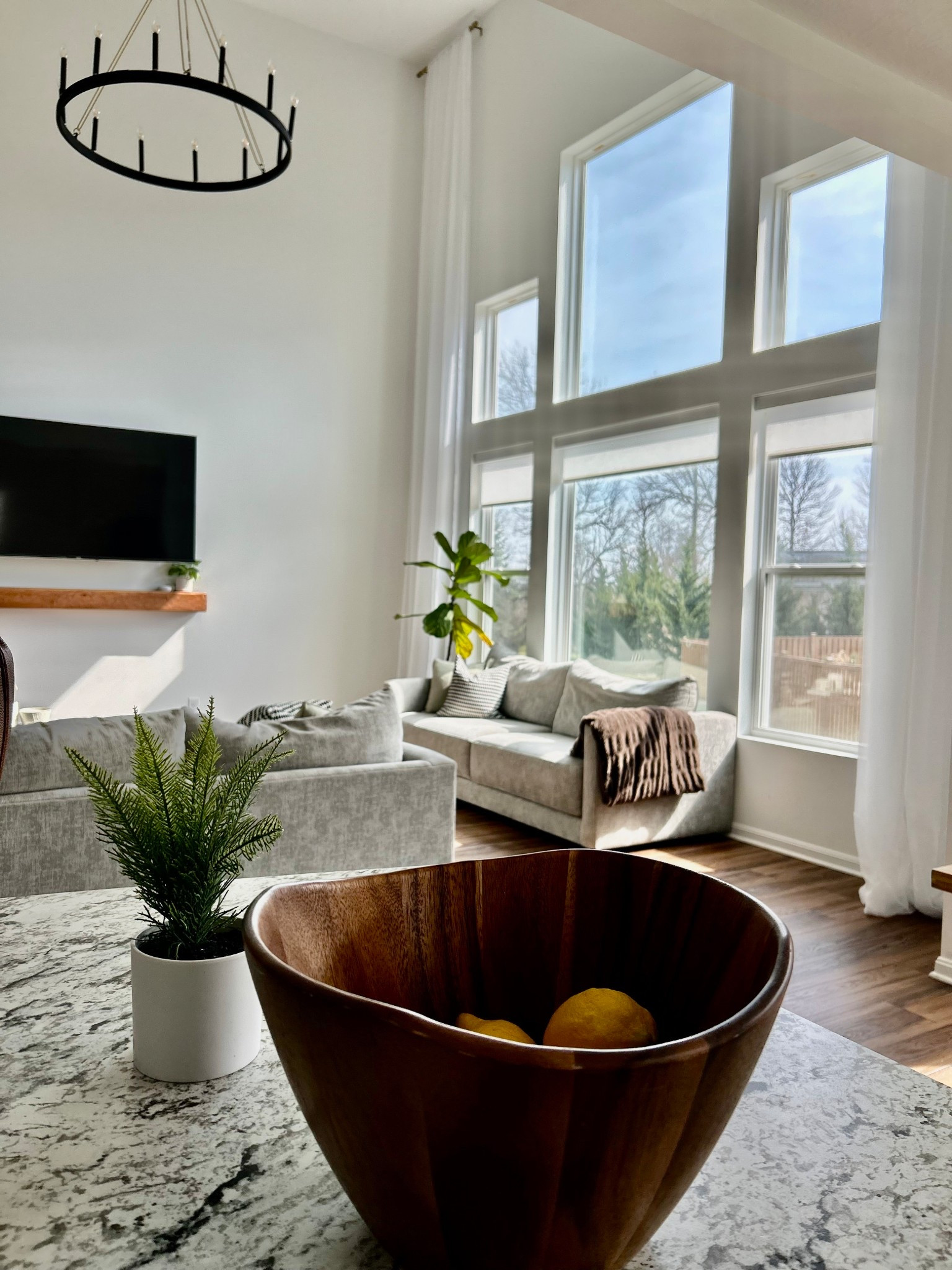 Living room spring decor loading. #LTKSpringSale 

#LTKHome #LTKdayinmylife