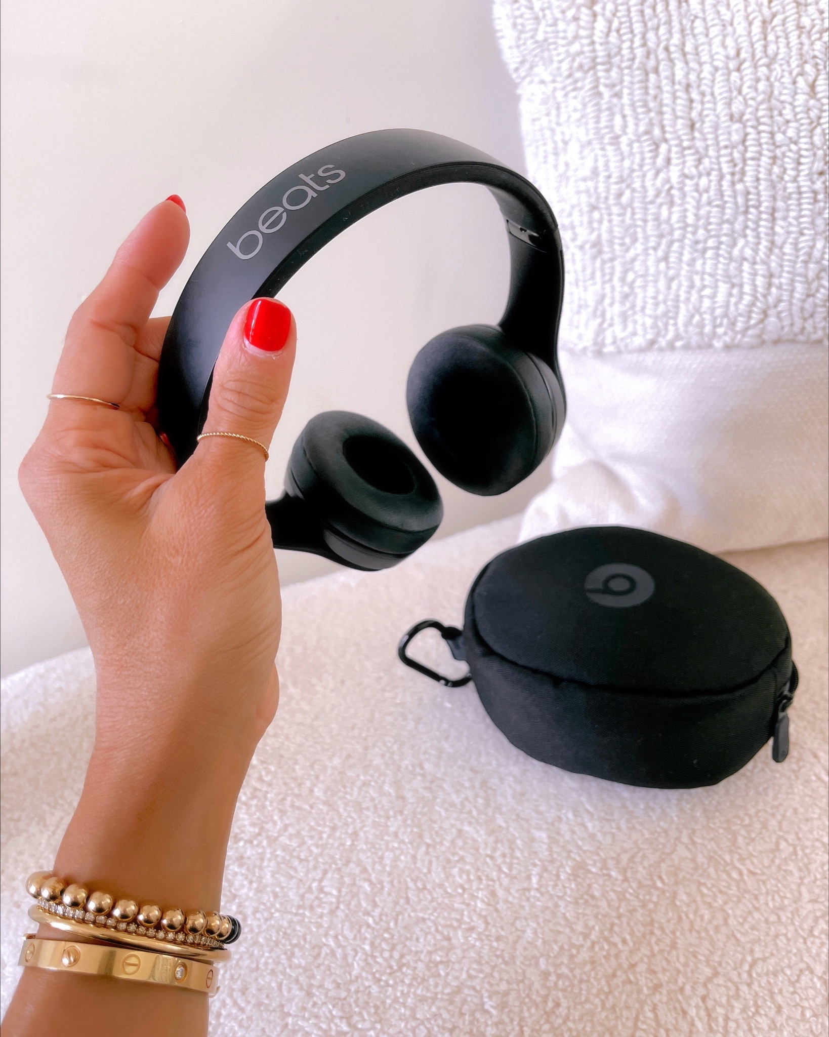 Definitely a traveling essential and does a great job of blocking out noise!👌🏽

#LTKtravel #LTKGiftGuide #LTKCyberweek