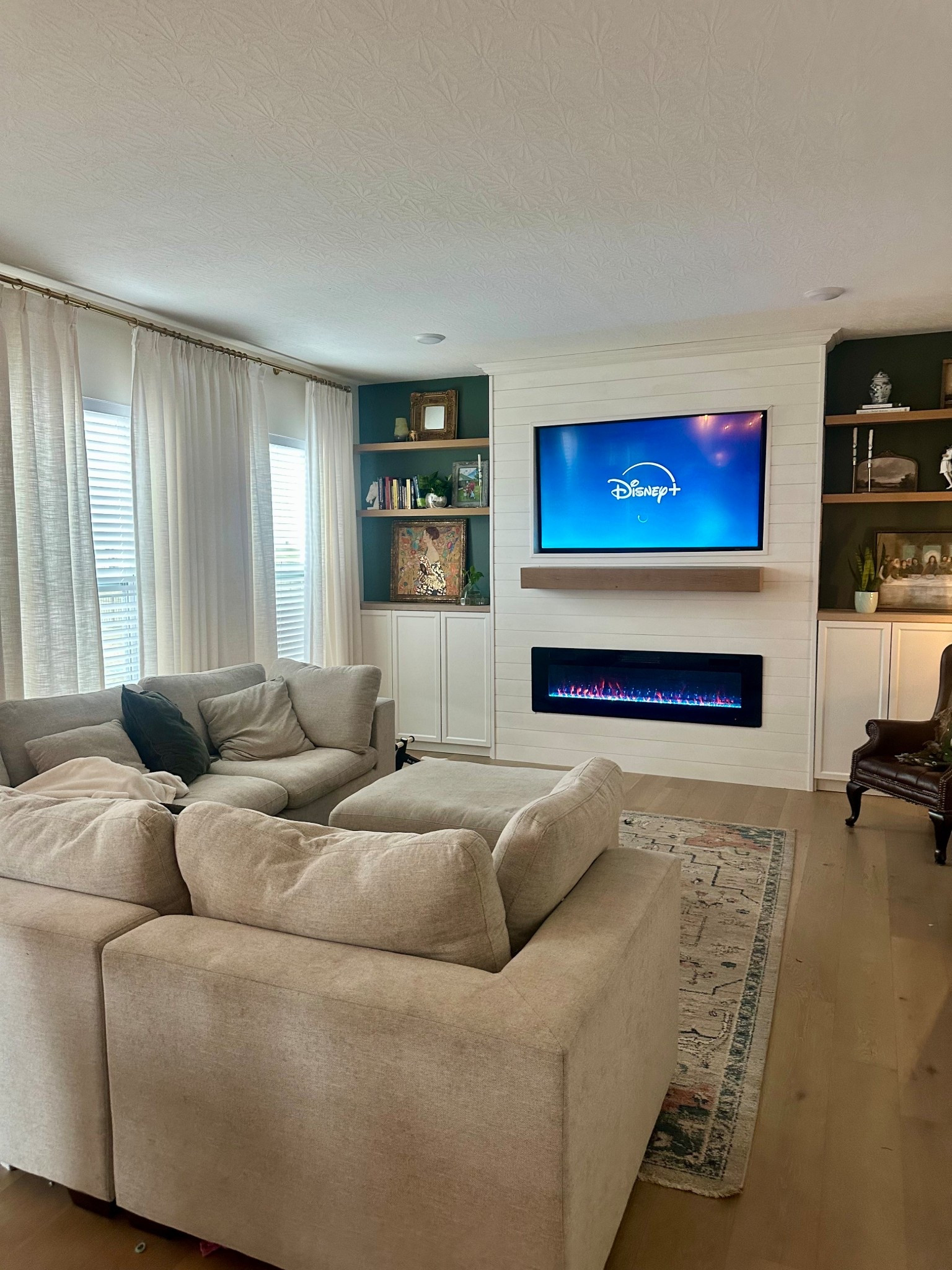 living room is clean 

#LTKHome #LTKSeasonal #LTKstorytime