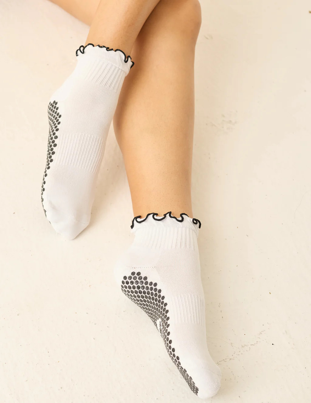 The Ruffle Grip Sock White | LUCKY HONEY
