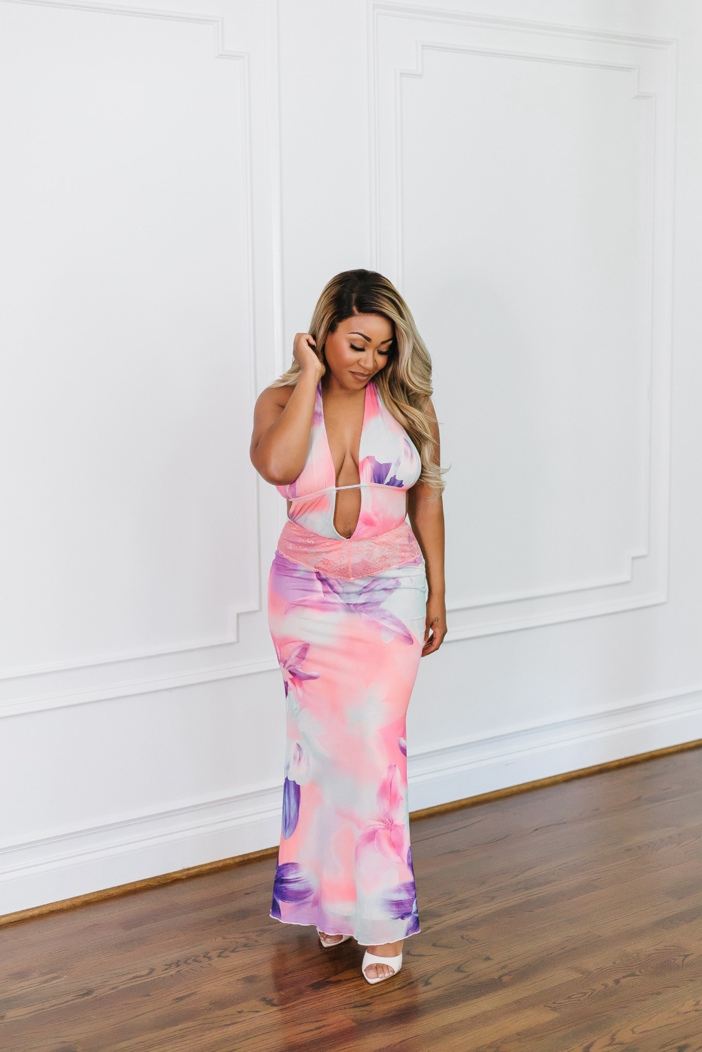 This fun + flirty resort dress is giving vacay energy! perfect for dinner by the beach or a sunset stroll. Definitely a suitcase essential!

// resort wear // vacation dress // tropical style // cutout maxi dress // flirty and fun // beach dinner outfit // summer getaway look // bold print dress