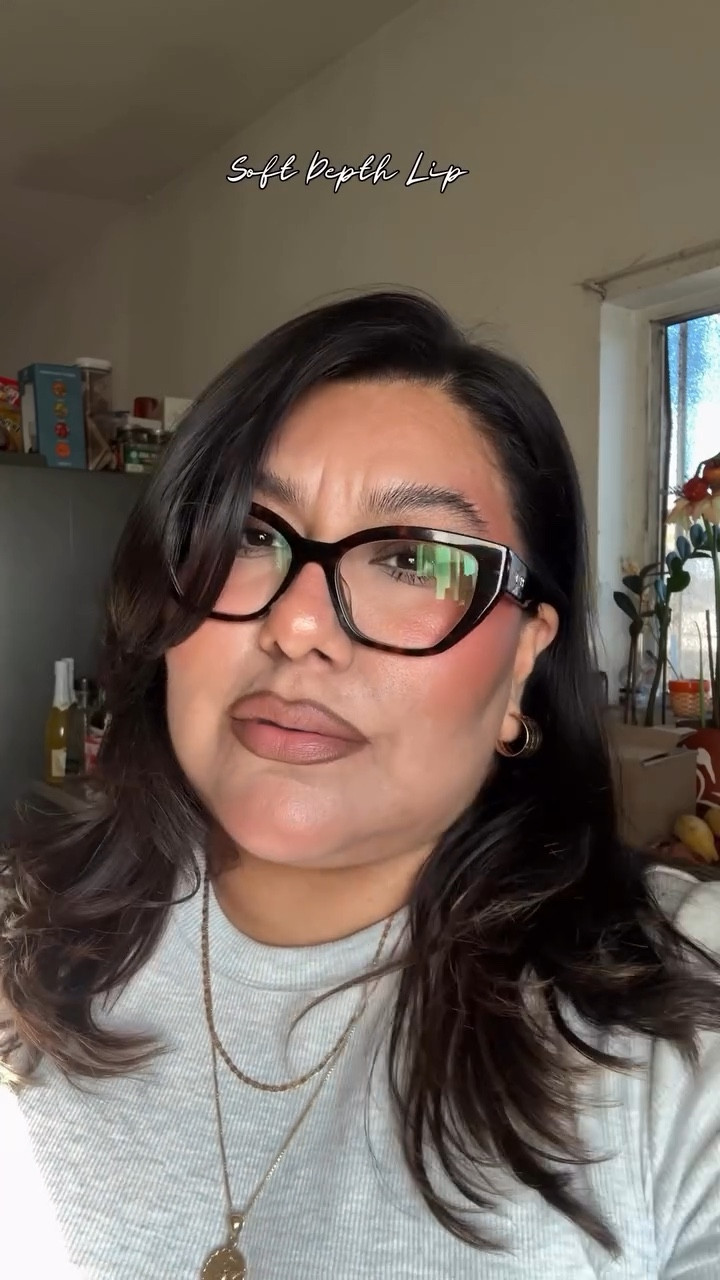 A nude touch, a little dark depth, and a soft mauve to help these lips transition slowly into fall… 🍂🧸🫶🏻

@maccosmetics Lip Liner in Stripdown 
@sephoracollection Colorful Lip Liner in Frosted Chestnut 
@charlottetilbury Matte Revolution Hydrating Lipstick in Pillow Talk 

All products will be linked on my LTK 💕

#softlip #falllip #softdepth #liptutorial #transitionintofall

#LTKSeasonal #LTKBeauty