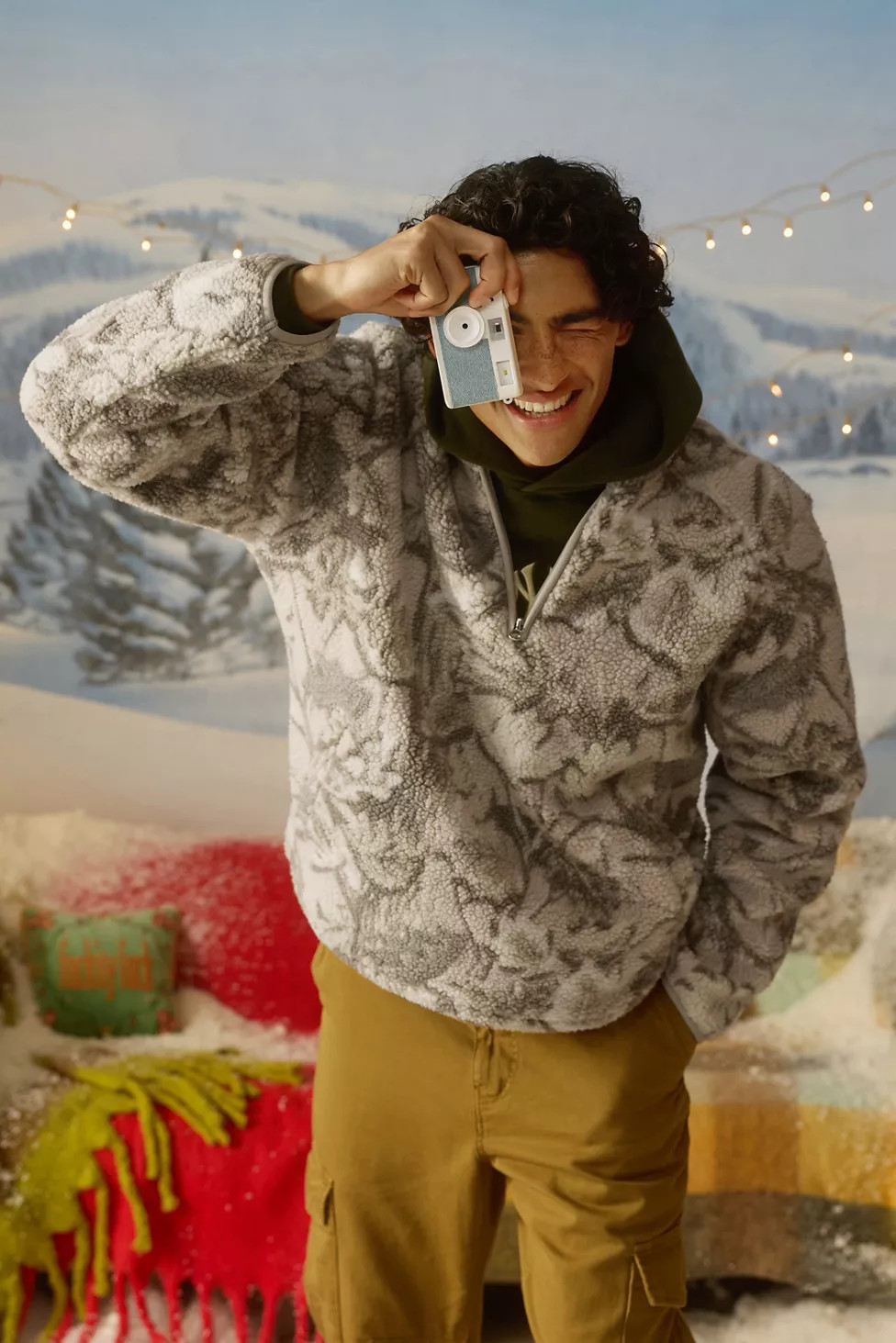 BDG Printed Fleece Quarter Zip Sweatshirt | Urban Outfitters (US and RoW)