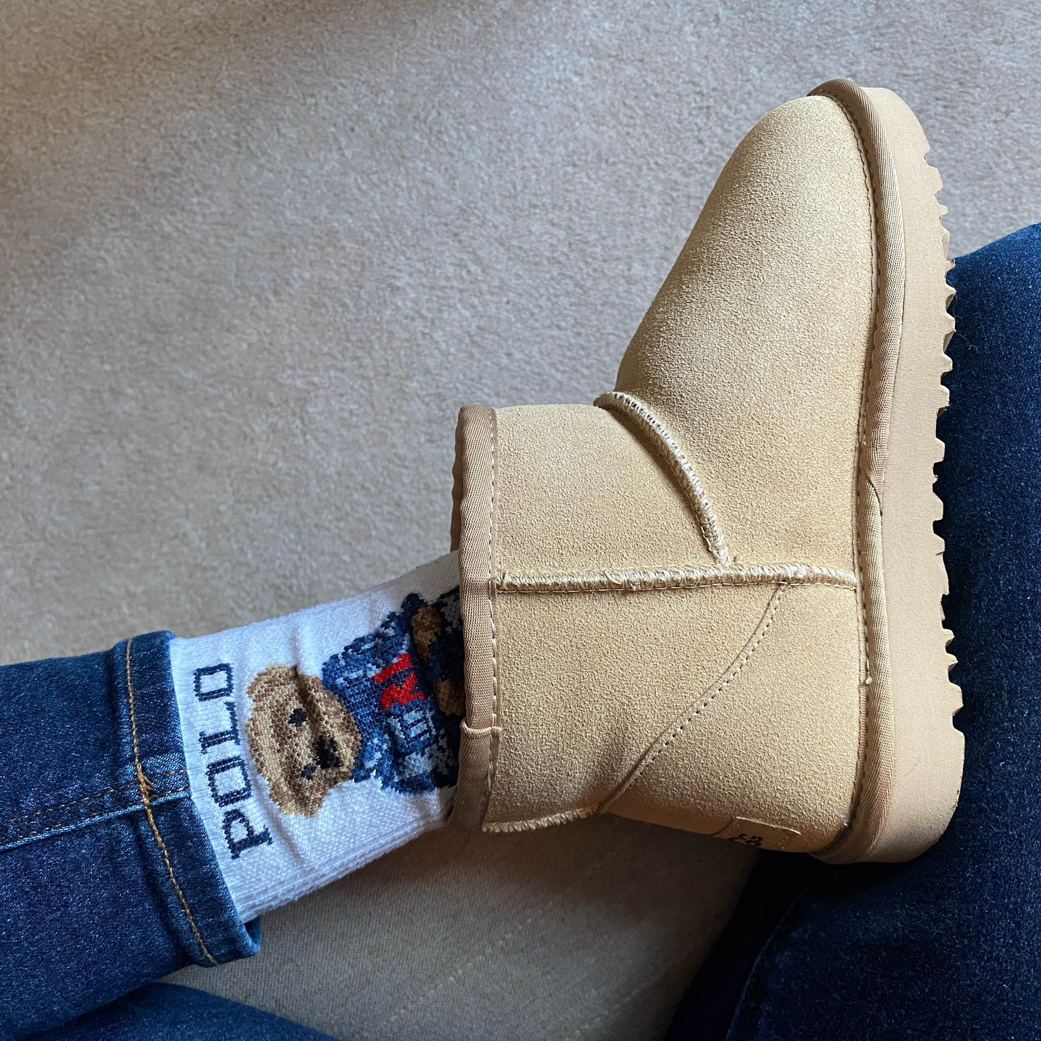 New UGGs just arrived, under $50 with shipping to Canada, and I’m obsessed! These are such a classic pair (I also own the platform version of these but figured the flat soles would be a bit more practical sometimes!) and the colour goes with everything. Fits a bit snug with thick socks so I would recommend sizing up 😊

#dhgate

#LTKFindsUnder50 #LTKShoeCrush #LTKSeasonal