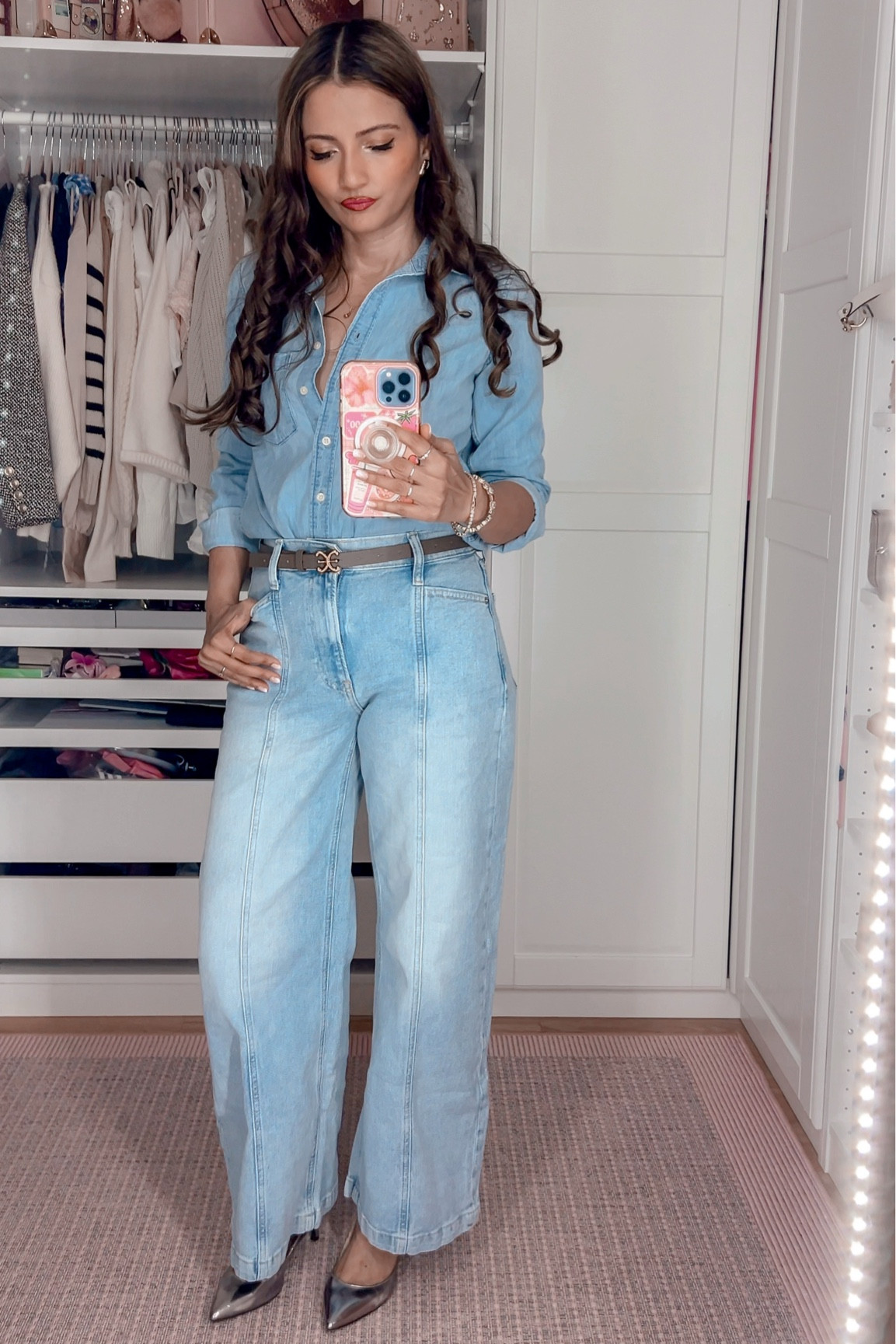 Gap Classic Denim shirt and high rise light jeans 

#LTKcanada #LTKworkwear #LTKautumn