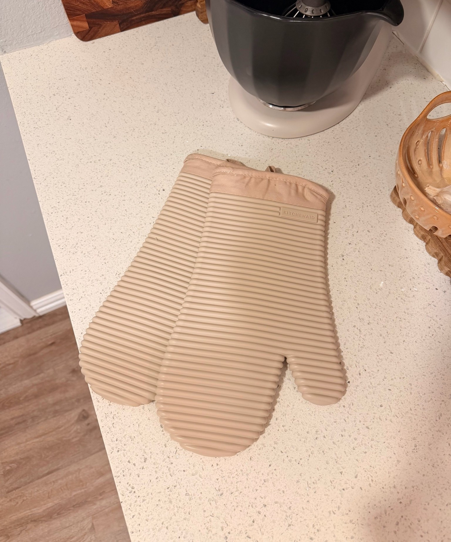 Looks like they will be such great quality! Such a great deal for prime day and live this colorway! Kitchen aid oven mitts

#LTKfoodie #LTKU #LTKHome