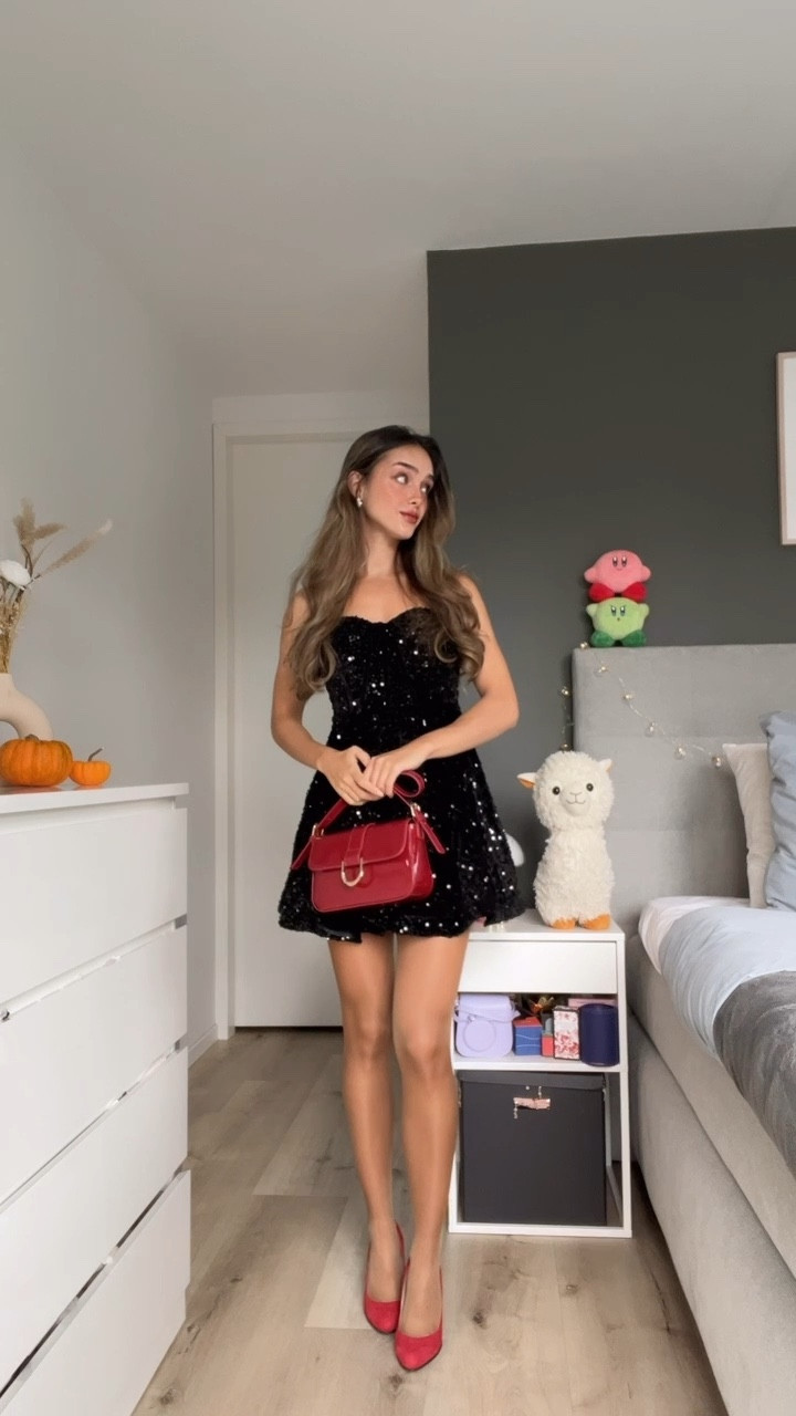 8 MONDAYS TILL CHRISTMAS 🎄✨ -Christmas dress try 

Black sequin mini dress for the festive season combined with red heels and red vegan leather bag



#LTKwinter #LTKstyletip #LTKpartywear