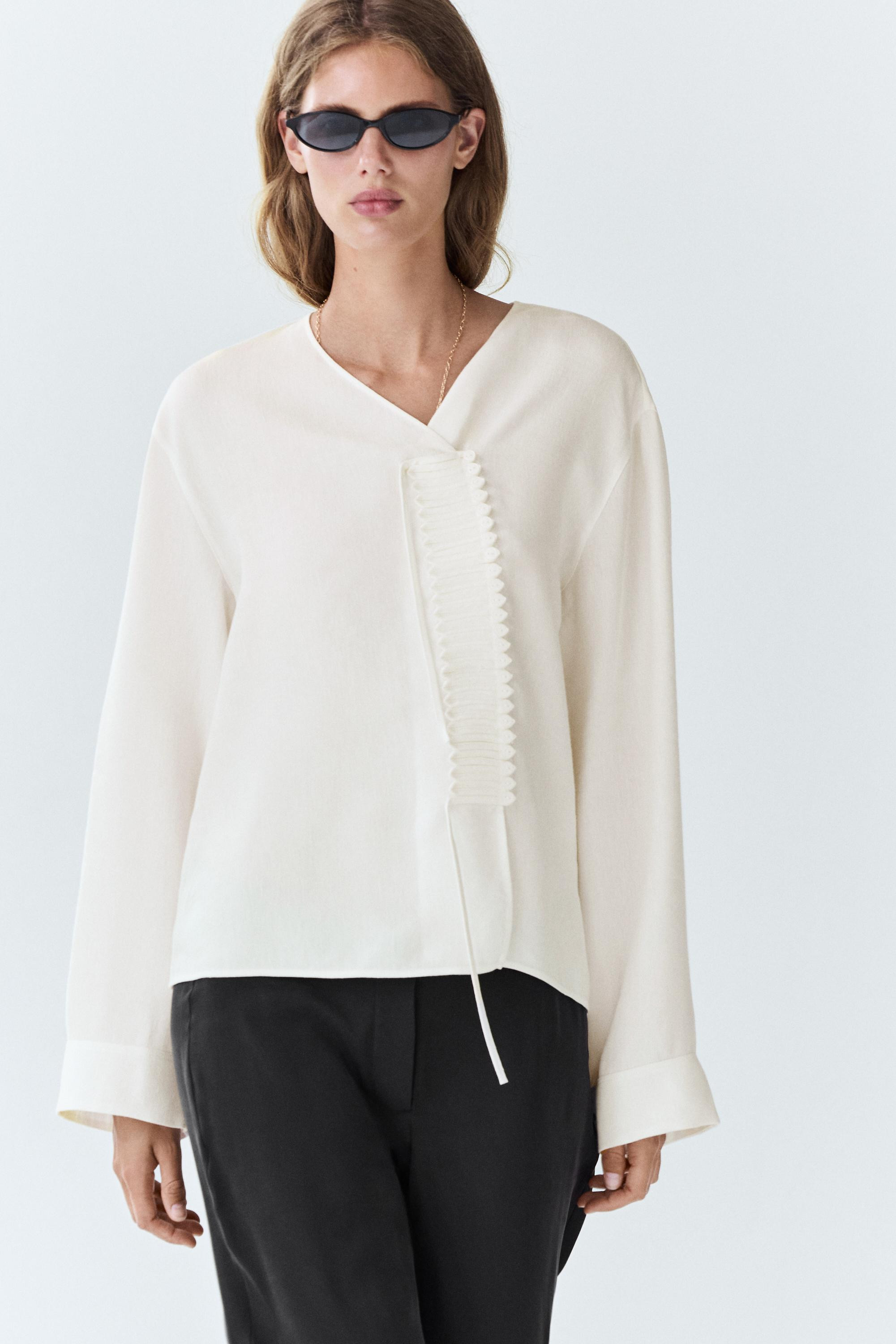 Flie\u00dfende Bluse aus Leinenmischgewebe mit Kn\u00f6pfen | Massimo Dutti DE