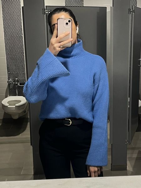 Blue oversize turtleneck sweater 
Turtleneck sweater
H&M sweater 