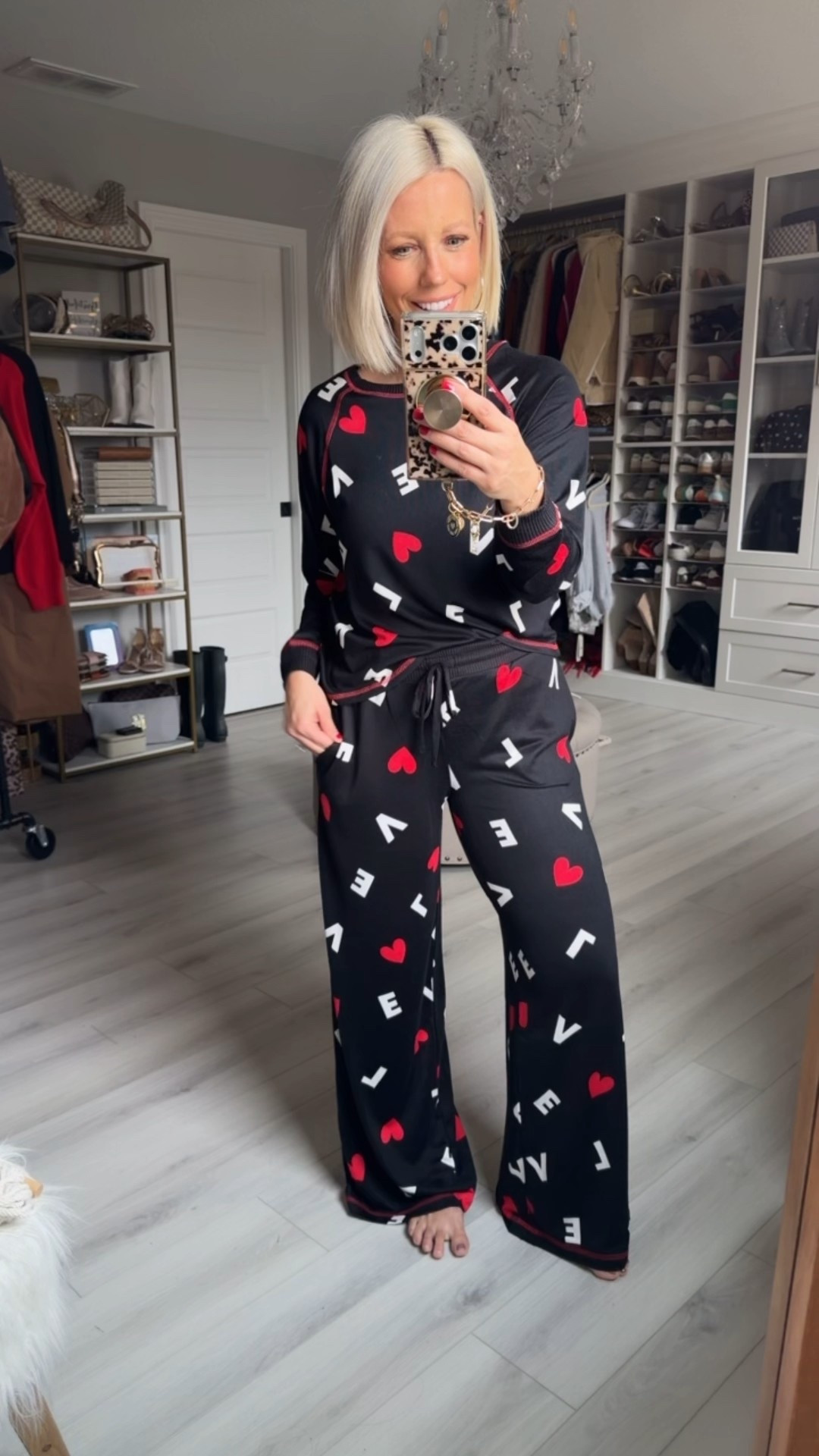 This Valentine’s Day pajama set is one of my favorites. Such a cute pattern and the best material!
⬇️⬇️⬇️
Size small

#LTKFindsUnder50 #LTKSeasonal #LTKFindsUnder100