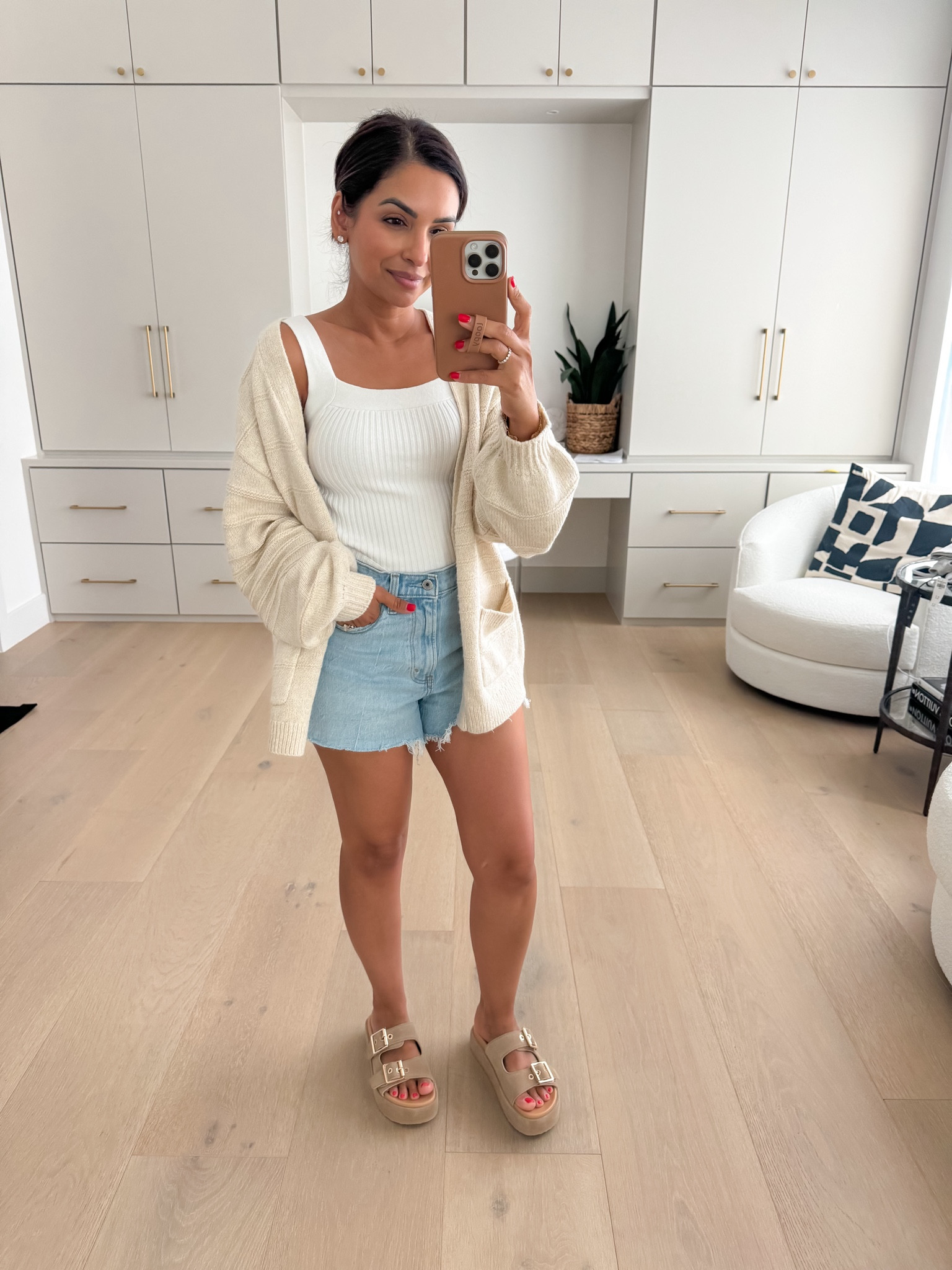 Wearing an xs in cardigan - I LOVE how soft this one is! Wearing an xs in sweater tanks and 25 in denim shorts 

#LTKStyleTip #LTKSaleAlert #LTKxNSale