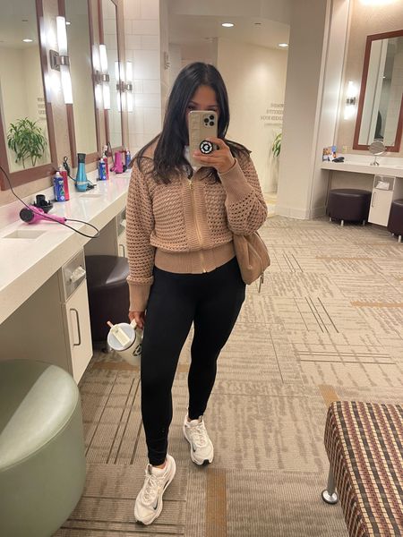 Todays activewear look at the gym. This knit sweater is gonna be perfect for spring bc it’s nice and breathable. 
….
#activewear #leggings #varley #sneakers 

#LTKfitness #LTKshoecrush