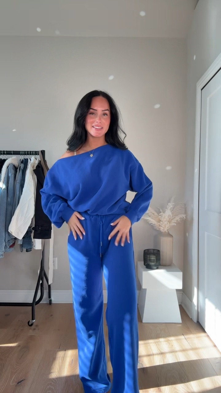 this color is everything 💙 absolutely love this Abercrombie sweat set! 

I will have it 🔗 on my LTK in the @abercrombie section! 

My sizing 5’7, 145lbs, 32df
I’m wearing a size large top, size small tall pant 

#LTKActive #LTKGiftGuide #LTKootd