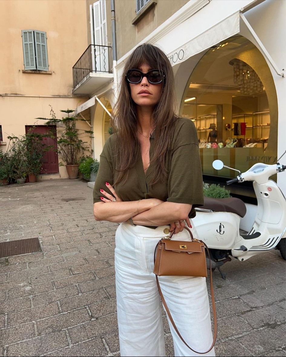 Ootd, look d’été casual, look simple et décontracté, top kaki, pantalon en lin blanc, mini Kelly Hermès 

#LTKFind #LTKstyletip #LTKSeasonal