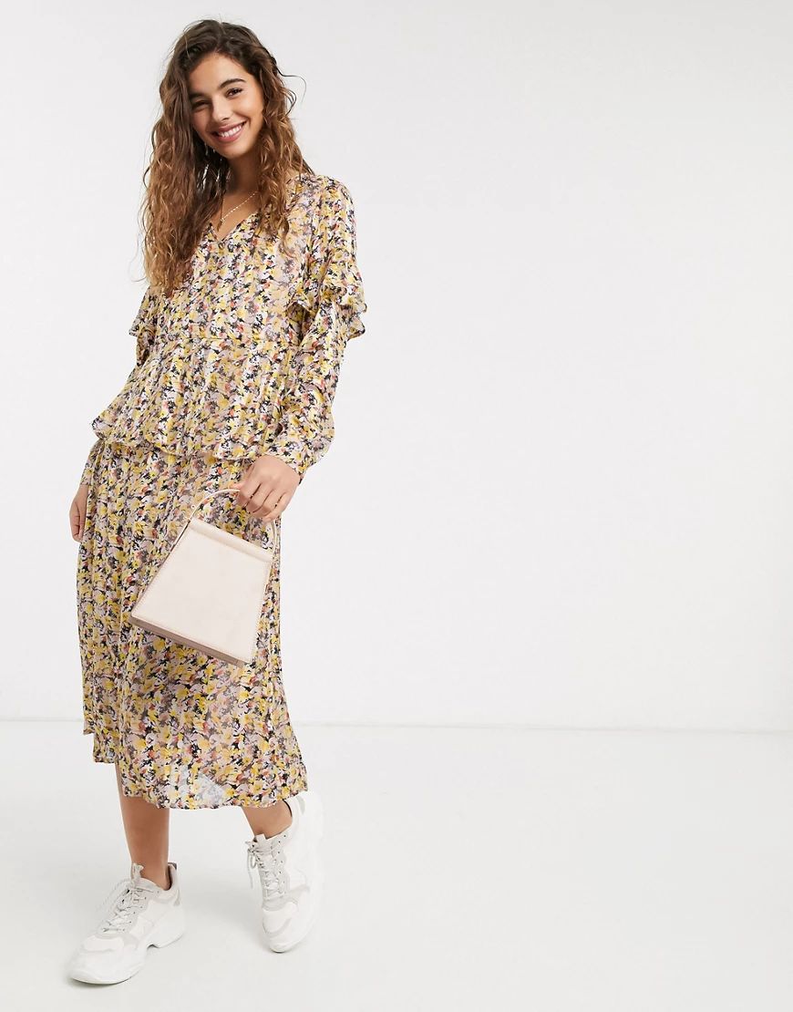 Pieces chiffon midi dress with ruffle trims in cream floral-Multi | ASOS (Global)