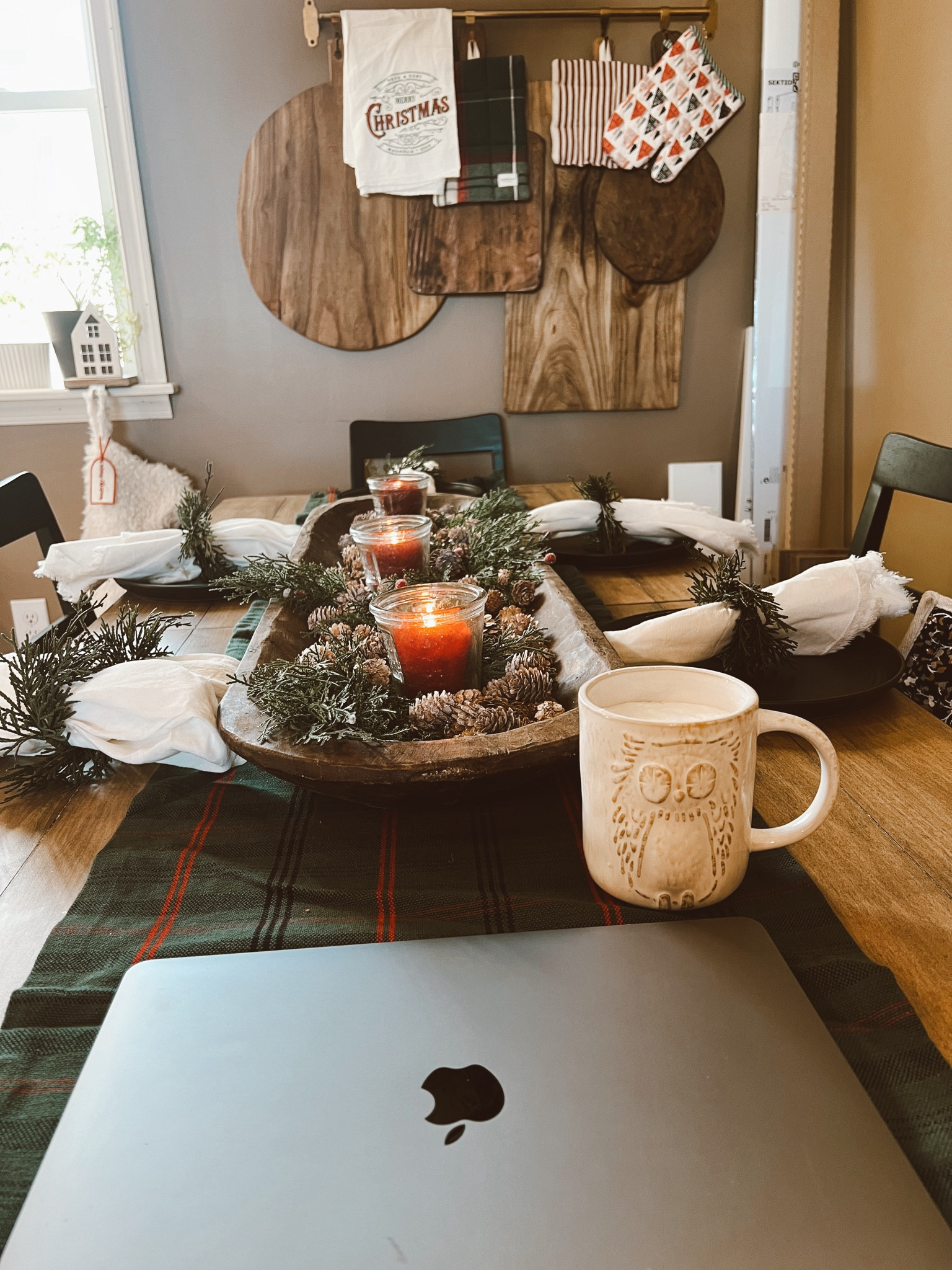 Christmas Tablescape

#LTKSeasonal #LTKHoliday #LTKhome