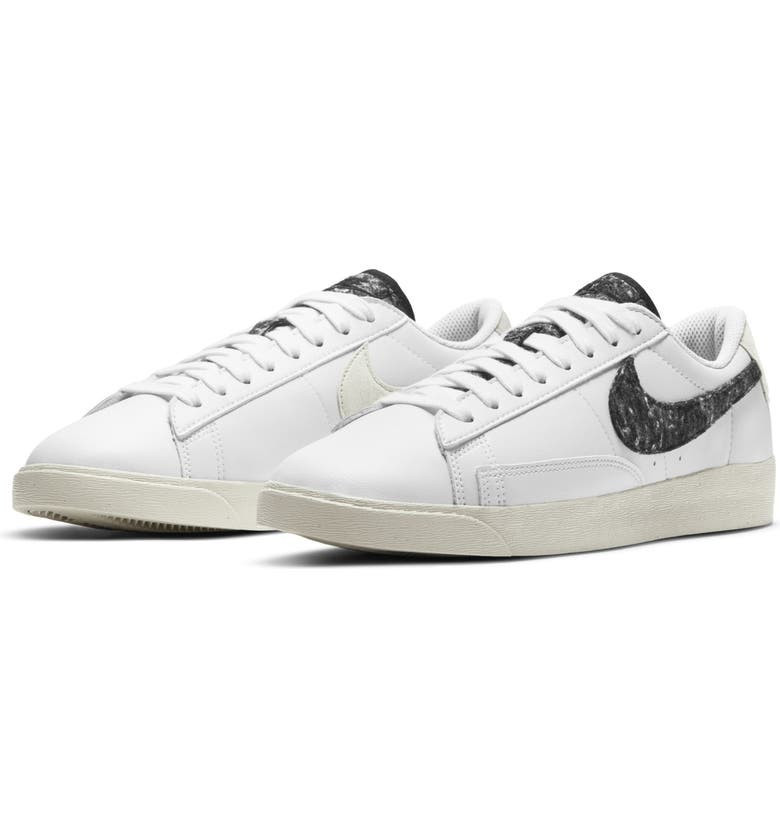 Blazer Low SE Sneaker | Nordstrom