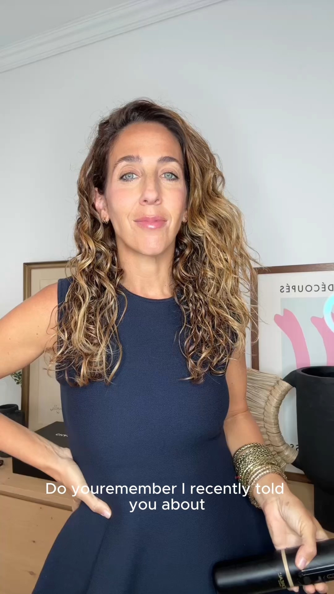 #LorealParisPartner Se acuerdan que ya les conté que el dispositivo COLORSONIC es perfecto para las que queremos teñirnos rápido, fácil y sin ensuciar todo? Estoy feliz de estar trabajando con @lorealparis porque durante mucho tiempo me costaba aplicar el color de forma pareja. Como tengo muchas canas, me gusta hacerme los retoques en casa, y el dispositivo #Colorsonic fue la solución perfecta.
Este dispositivo permite aplicar el producto de forma uniforme en todo el pelo en tan solo 5 minutos. Hay una gran variedad de colores disponibles, es apto para todo tipo de cabello y no contiene parabenos, amoníaco ni sulfatos. 
#hairColor #ad #paidlink #colorsonicpartner

#LorealParisPartner Remember when I told you about the COLORSONIC device? It’s the perfect solution for those of us who want to color our hair quickly, easily, and without the mess. I’m so happy to be partnering with @lorealparis because for years I struggled to apply hair dye evenly. Since I have a lot of gray hair, I like doing my touch-ups at home — and #Colorsonic has been a game changer.
This device applies color evenly all over your hair in just 5 minutes. It comes in a wide range of shades, works for all hair types, and is free from parabens, ammonia, and sulfates.
#hairColor #ad #paidlink #colorsonicpartner

#LTKOver40 #LTKBeauty