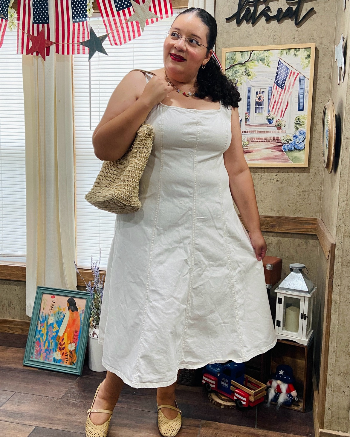 This white denim dress from Old Navy is giving me major summer in the Hamptons vibes ☀️ 🕶️ 💧