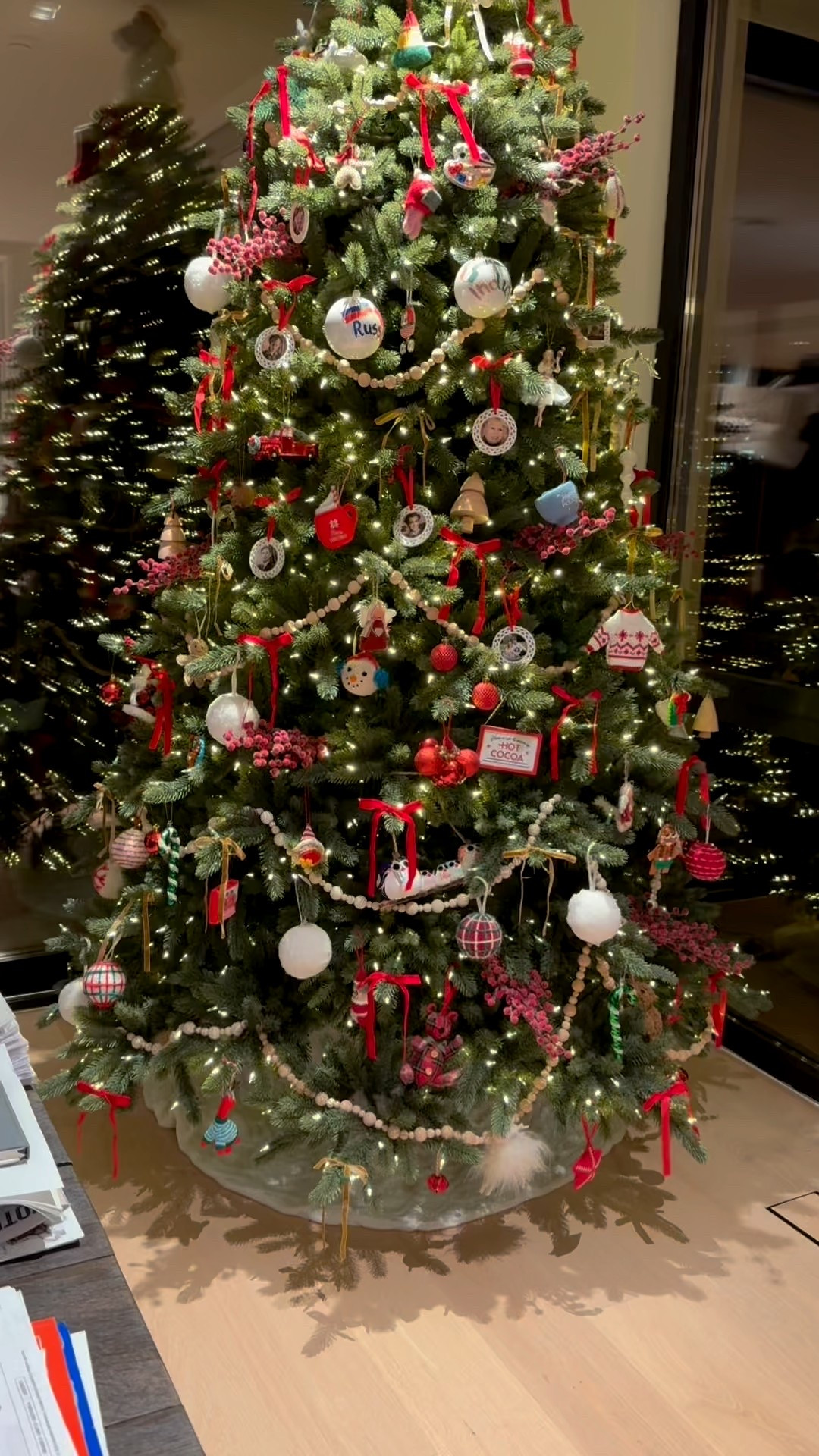 Christmas tree is ready 🎄Linking the tree that looks super realistic and the ornaments 💚