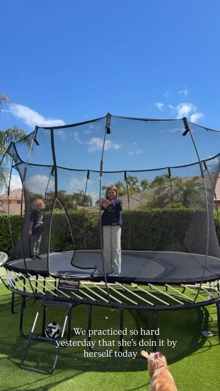 We practiced so hard yesterday that she’s doin it by herself today 👏🏻