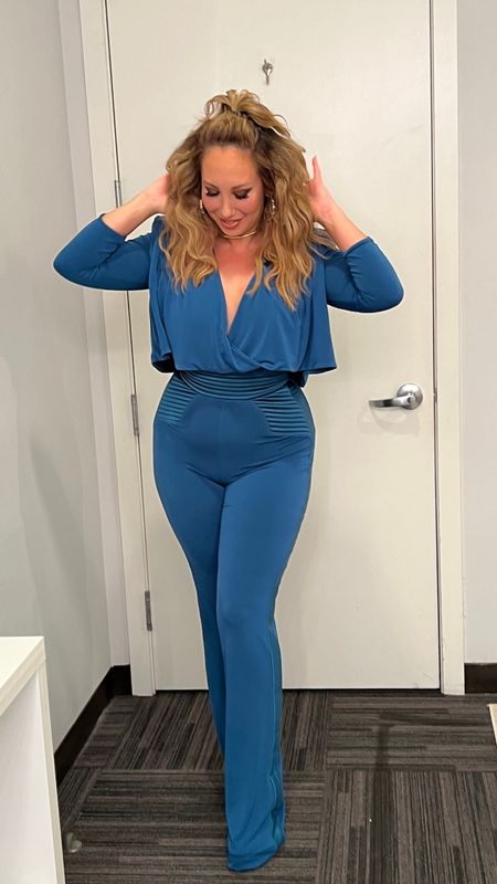 Always excited to be a part of the Jennifer Hudson Show. Currently a segment host and this is look #4 out of 8 shows I’m doing from now until the New Year. Comment below and let me know your thoughts on my Zhaivgo jumpsuit I got from Revolve! 💙

#LTKworkwear #LTKCyberWeek #LTKHoliday