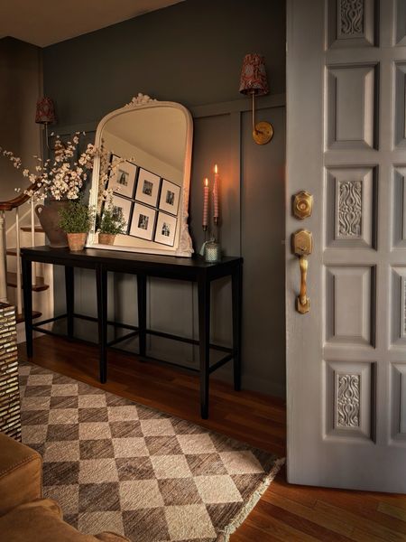 Moody Entryway 


#entryway #consoletable #runner #rugs #primrosemirror #homedecor 

#LTKSeasonal #LTKhome #LTKFestival