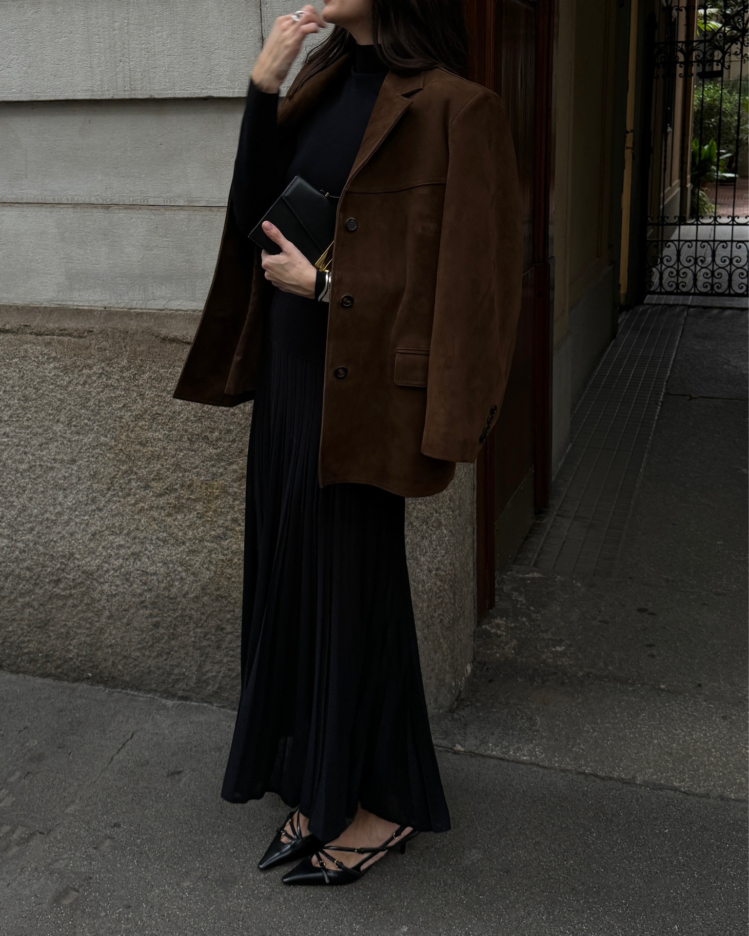 Black maxi dress and brown suede jacket for autumn 🍂 

#LTKeurope #LTKautumn #LTKworkwear