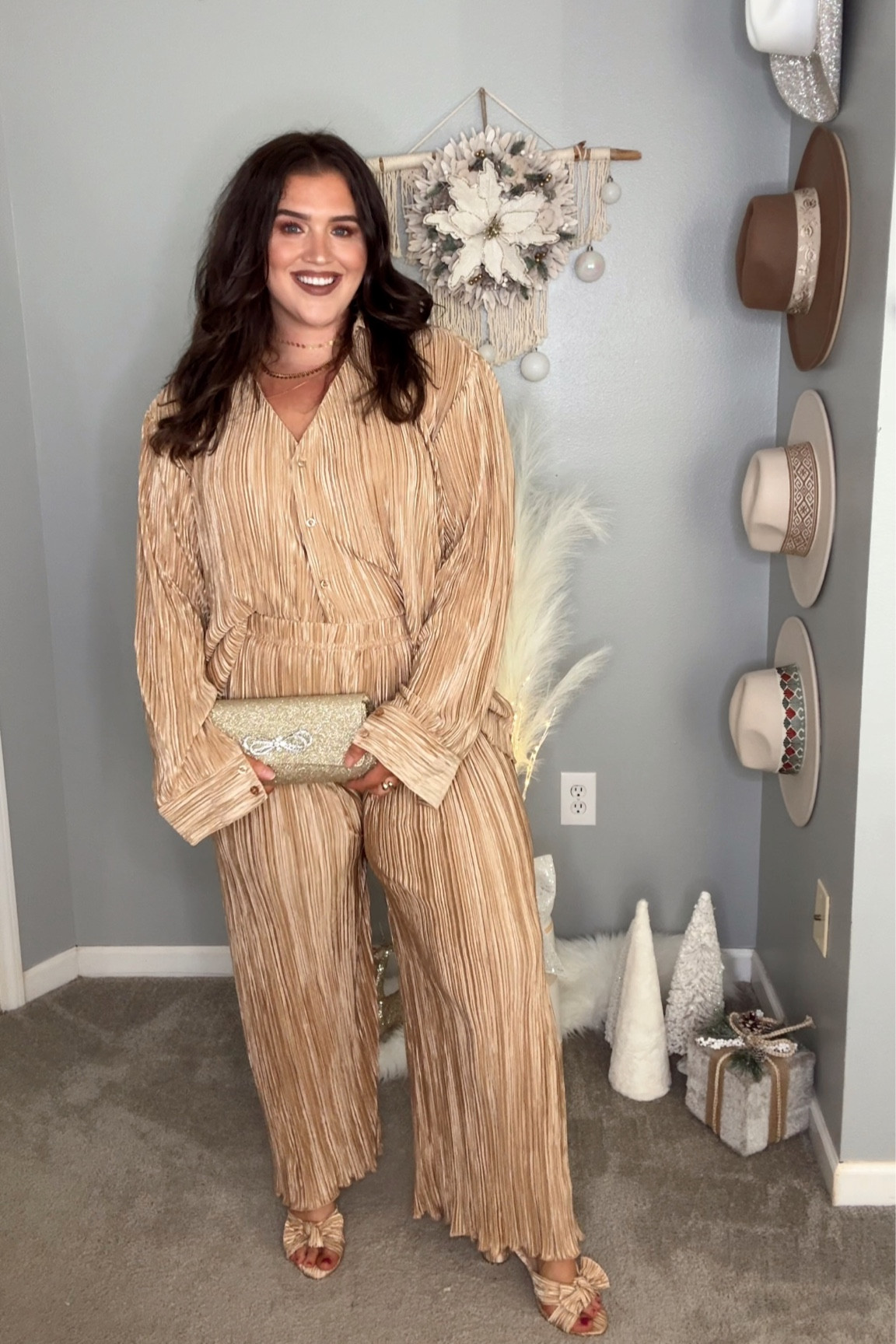 Curvy gold holiday plisse matching set dressed up ✨💎 
Size: XL 
#midsizeoutfits #plussizestyle #ootd #plisse #matchingset #gold #styleinspo #holidayoutfits #heels #clutch #luxe 

#LTKHoliday #LTKmidsize #LTKstyletip