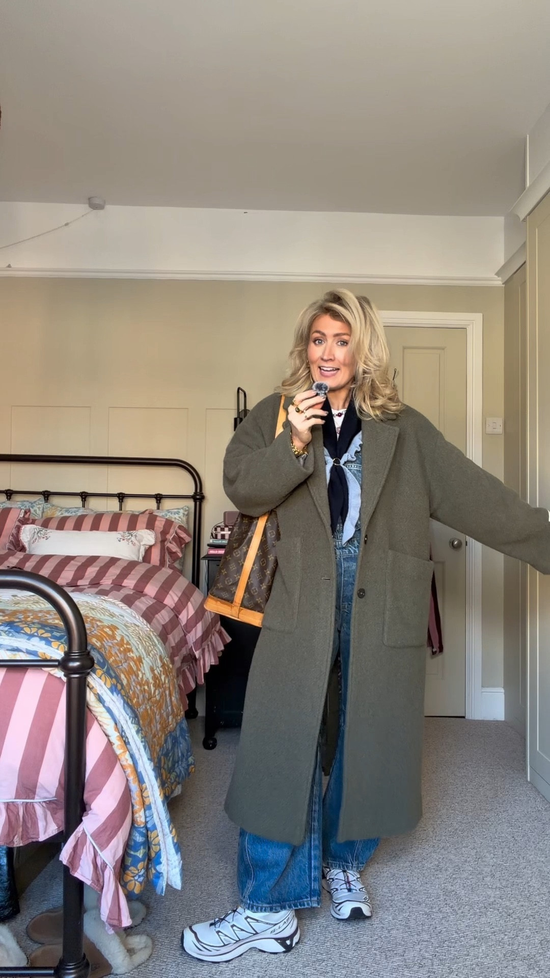 Outfit details & sizing
Dressing gown: TBCo
Dungarees: Free People, size XS
T-shirt: Uniqlo, size M
Neck scarf: TBCo
Coat: American Vintage, size XS/S
Trainers: Saloman, true to size



#LTKwinter #LTKstyletip #LTKuk