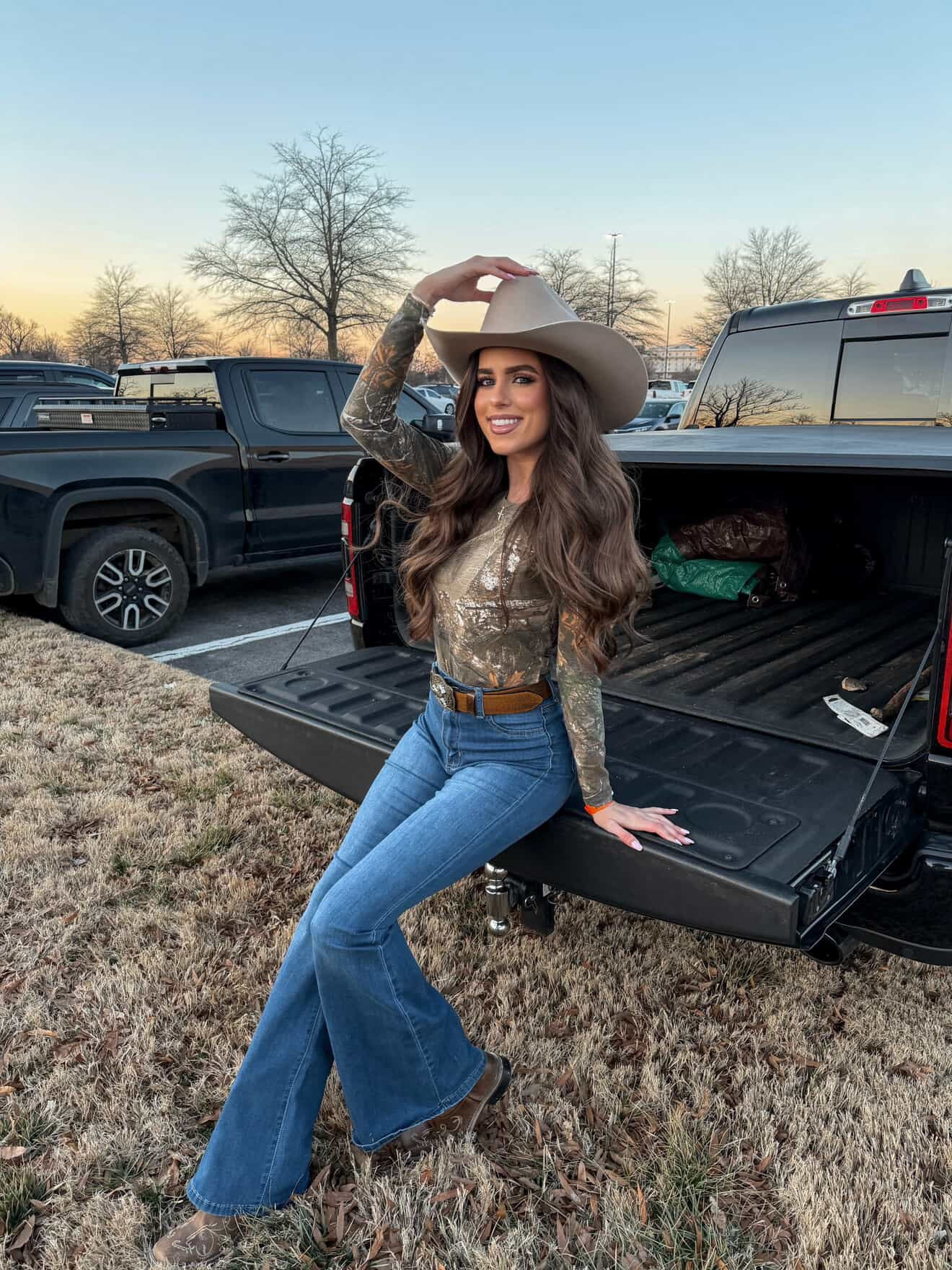 Fiona High Waisted Bell Bottom Flare Jeans - Medium Wash Denim (SIZE U | Willow Boutique