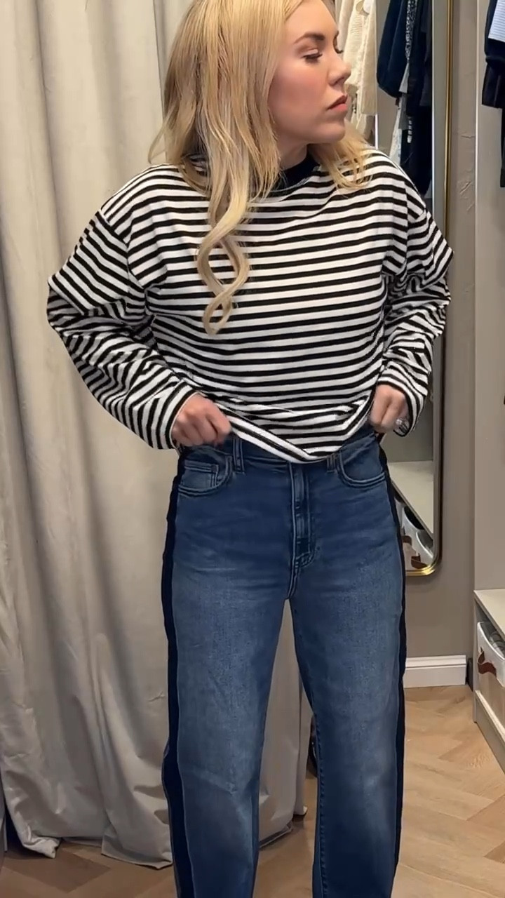 Jeans
Wide leg jeans
Stripe top


#LTKSeasonal #LTKdayinmylife #LTKootd