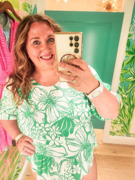 If I were going to snag anything in this print I would get this top (XL) Aranea TopMy daughter told me she did not like this one so I did not bring it home with me. If it's int he Lilly Sale I'll try and get it then #livinglargeinlilly #lillypulitzer #plussize

#LTKmidsize #LTKplussize