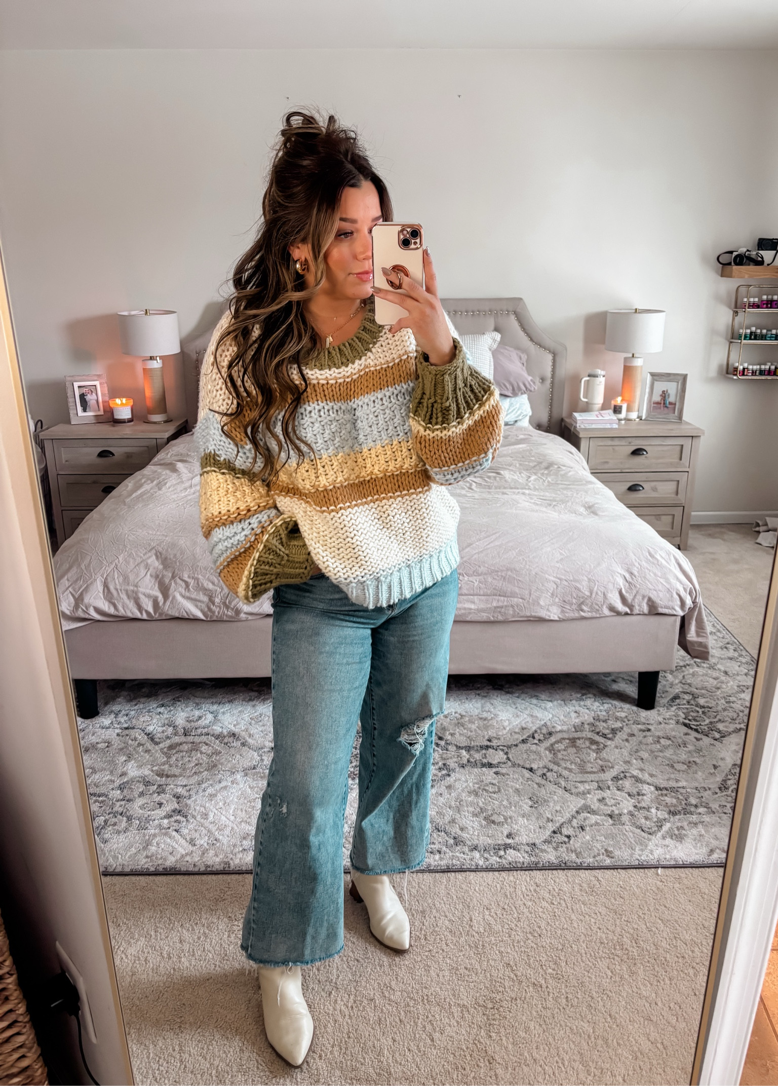 This chunky knit sweater is everything😍 love the colors! These jeans are always sold out, grab your size if you can they are my absolute favorite jeans!! 