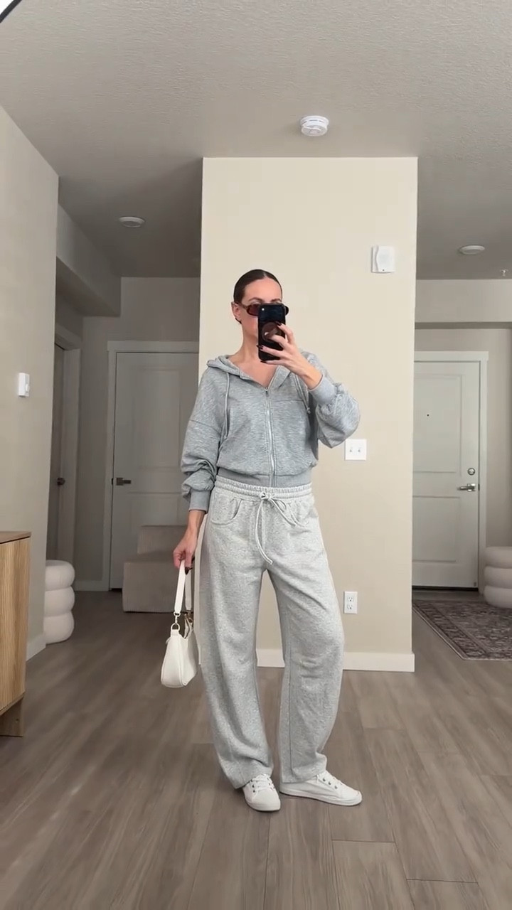 lightweight comfy barrel sweatpants.  so so good!!

#sweatpants #greysweatpants #zipperedhoodie 

#LTKFindsUnder50 #LTKSaleAlert #LTKootd