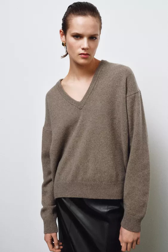 CASHMERE AND WOOL V-NECK JUMPER | Zara US
