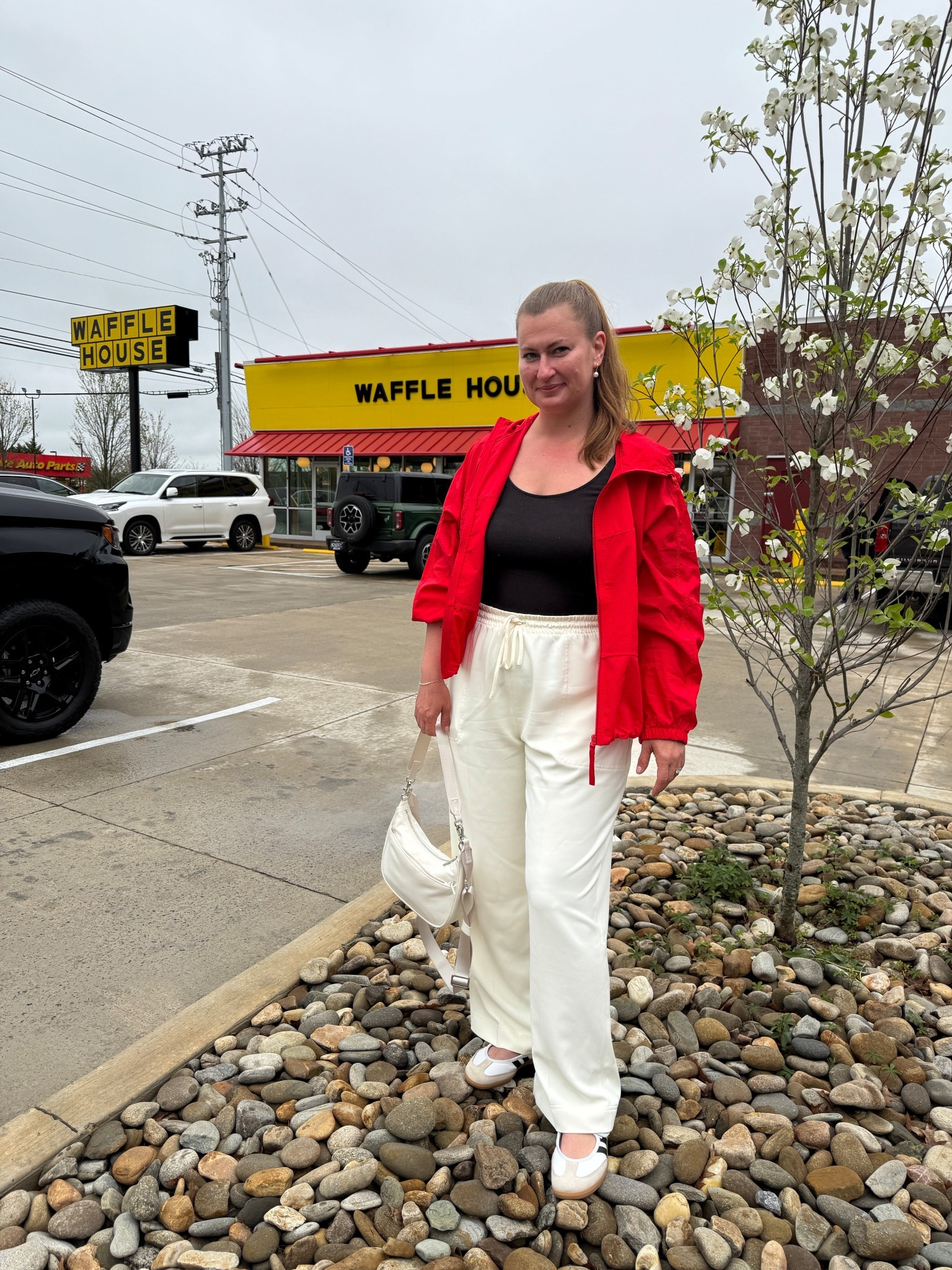 Waffle House was one of our family’s favorite stops on our trip South. Why do we not have them in New York?? 🥺
Here’s what I’m wearing for another day of exploring 🤩
@Spanx 
@lululemon 
