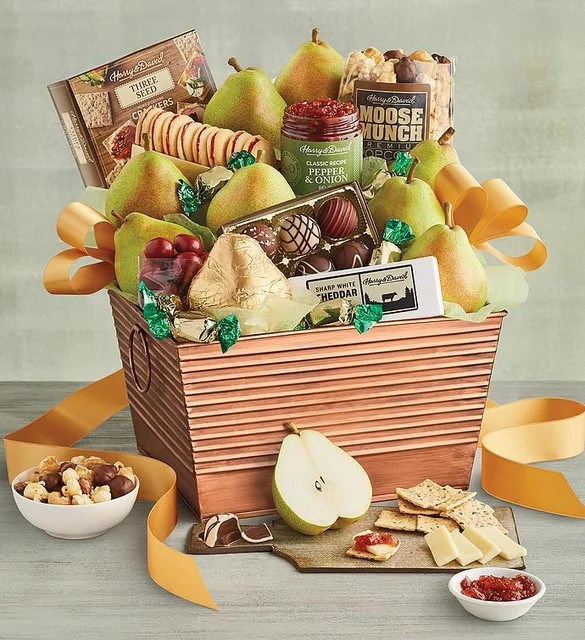 Deluxe Favorites Gift Basket | Harry & David