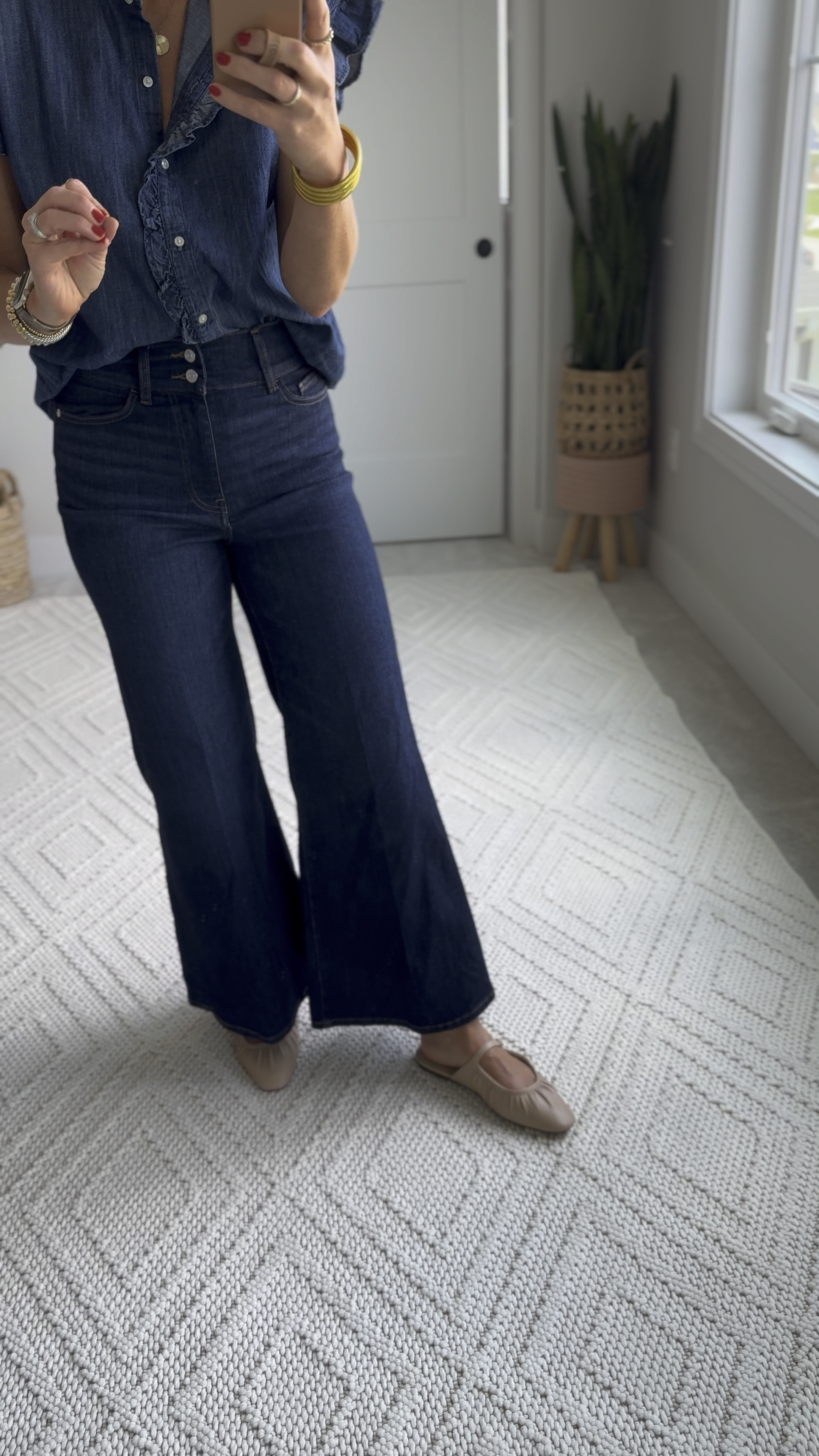 My favorite shoes I bought from the NSALE are these ballet flats!! I love the updated look as a mule- they are so comfortable + feminine 👏🏻
I’m wearing my true to size 10 in these. if you’re between sizes, I would go up a size. These come in several color ways.

#LTKOver40 #LTKxNSale #LTKSummerSales