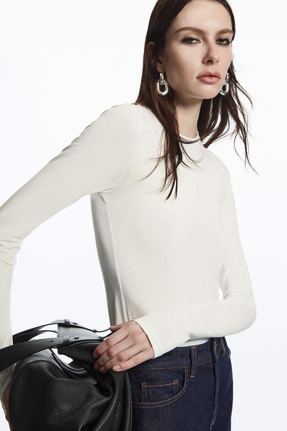 SCHMAL GESCHNITTENES LANGARMSHIRT | COS (EU)