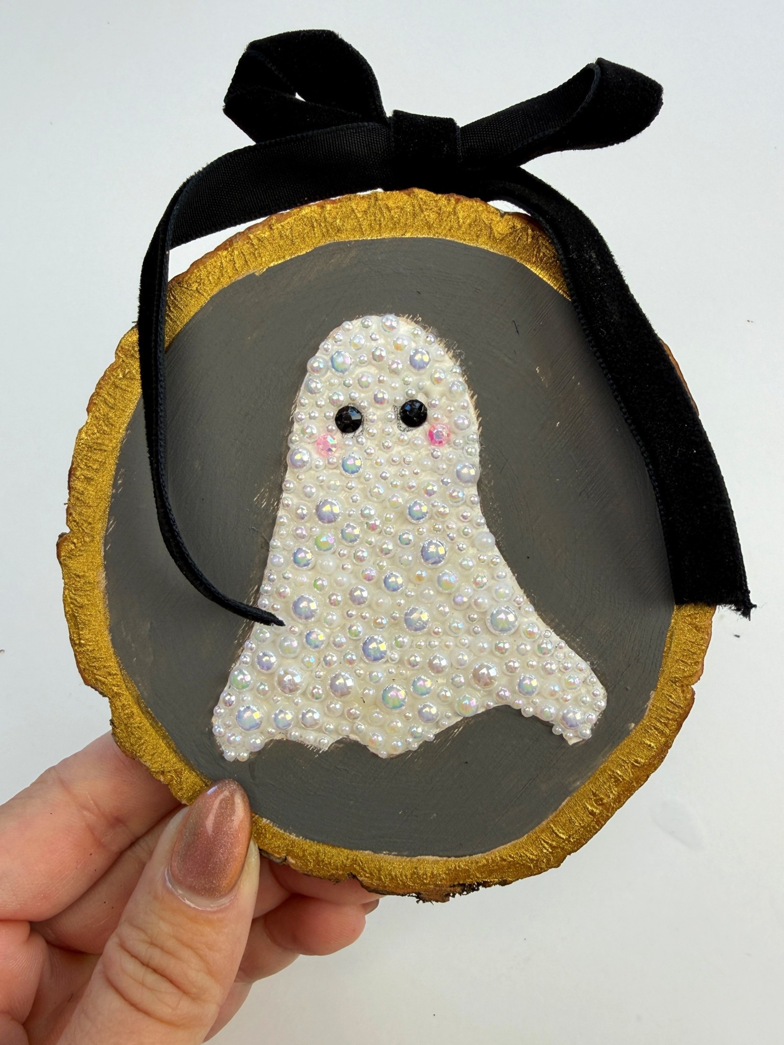 Cute ghost craft on a wood slice. 

#LTKSeasonal #LTKHalloween