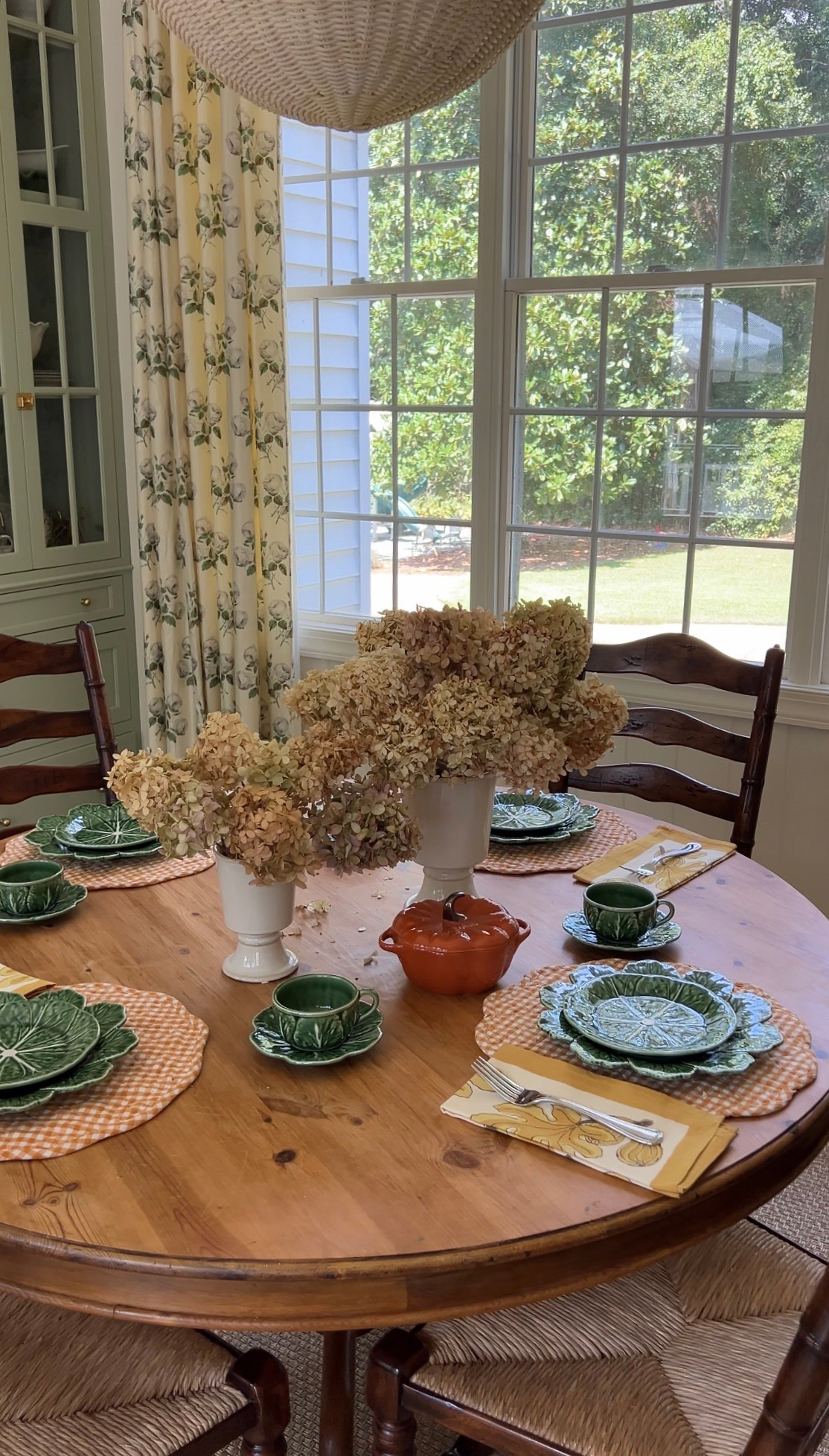 Easing into fall with timeless textures + cozy details from @birchlane 🍂 From gingham placemats to fig-printed napkins, I’m layering in autumn one sweet detail at a time. Everything linked for you on LTK!🫶 #liketkit #mybirchlane #birchlanepartner #falltablescape #southernstyle