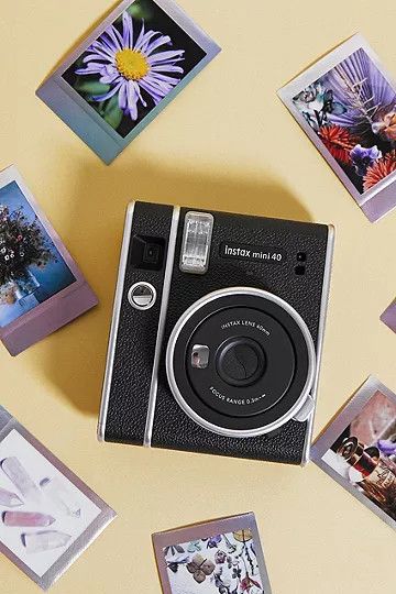 Fujifilm – Instax Mini 40 Sofortbildkamera in Schwarz | Urban Outfitters (EU)