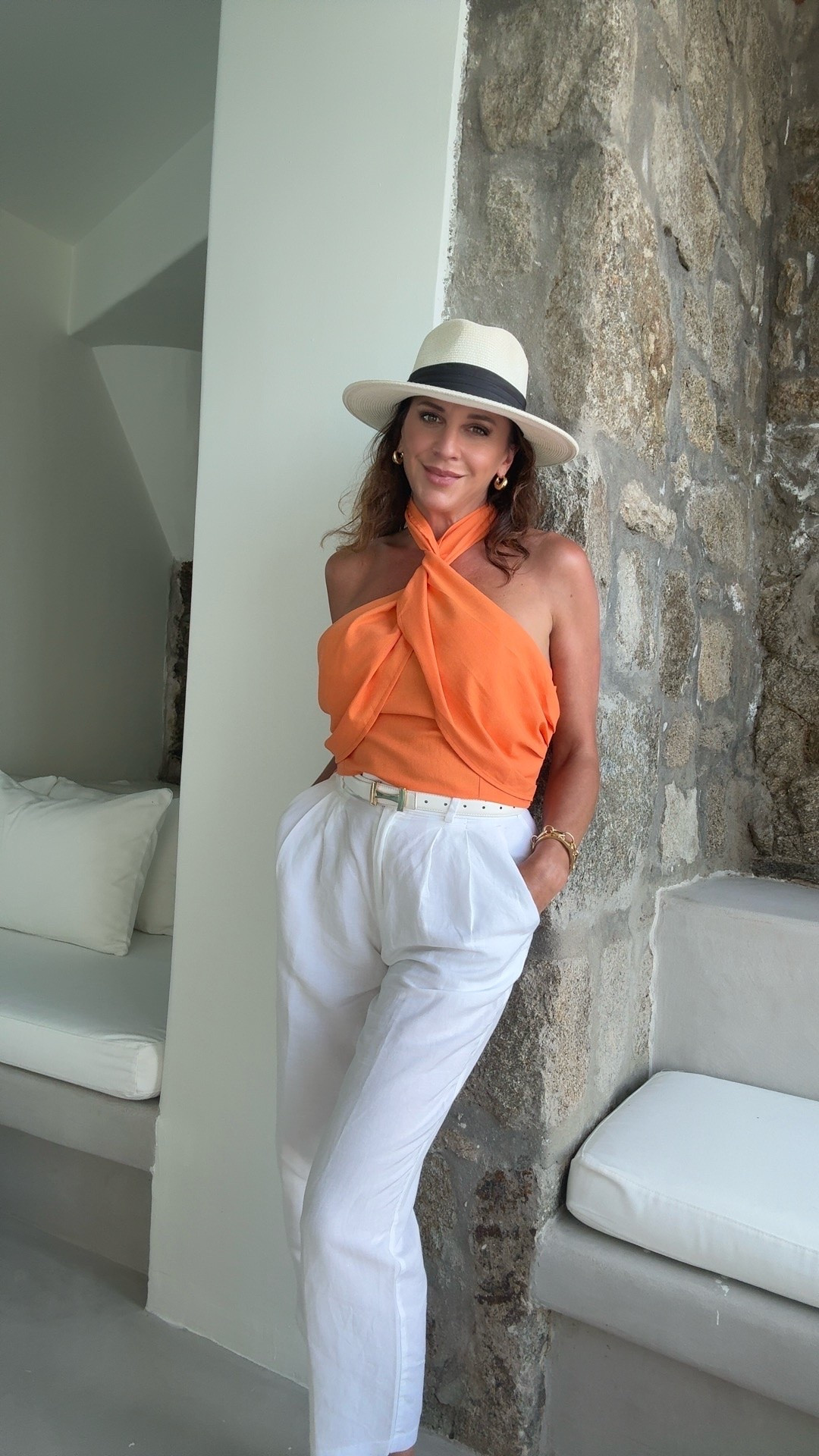 Loving top and how you can style it different ways.

@Chicwish