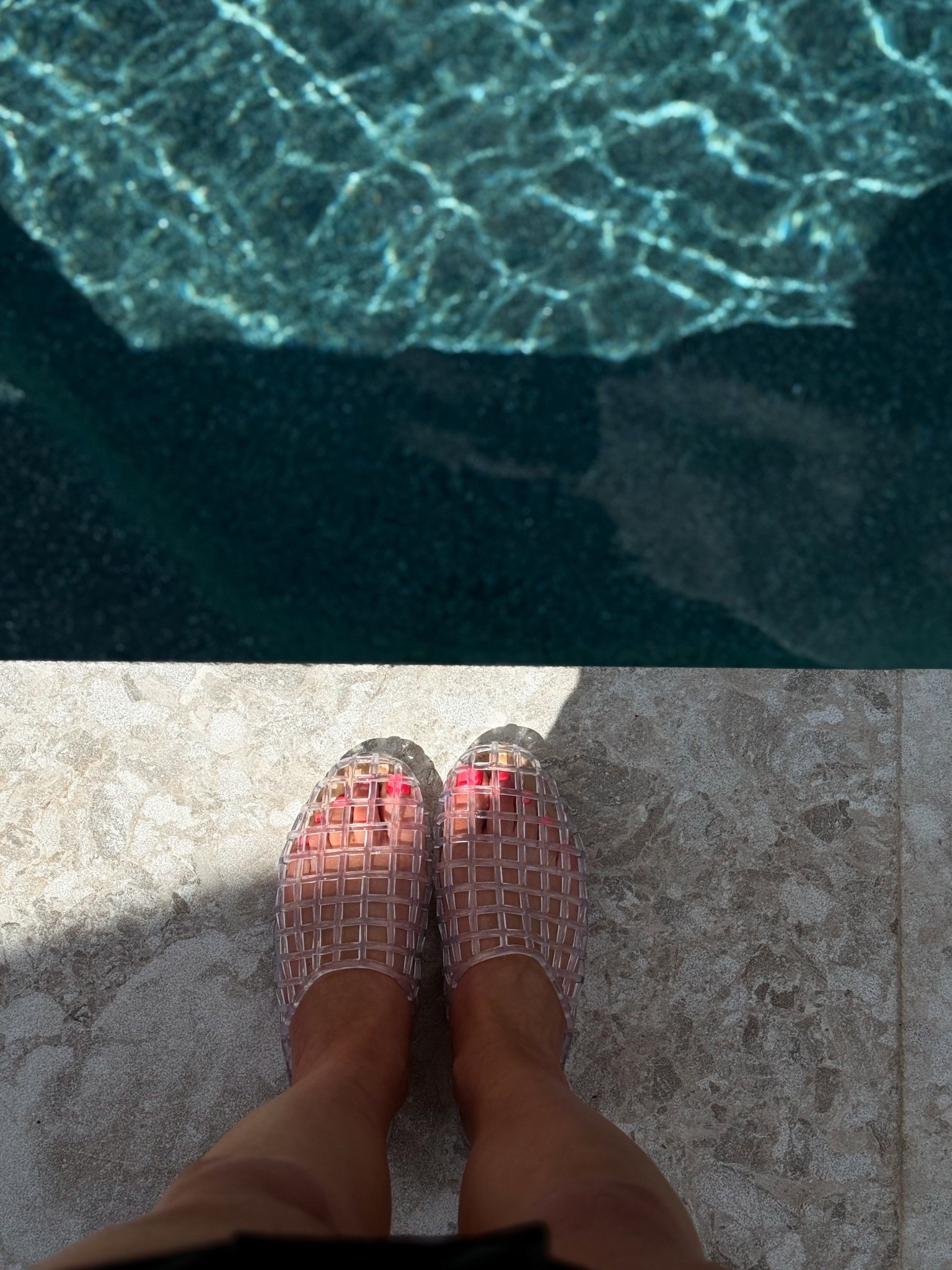 Jelly mule slides 
I sized up 1/2 


#LTKootd