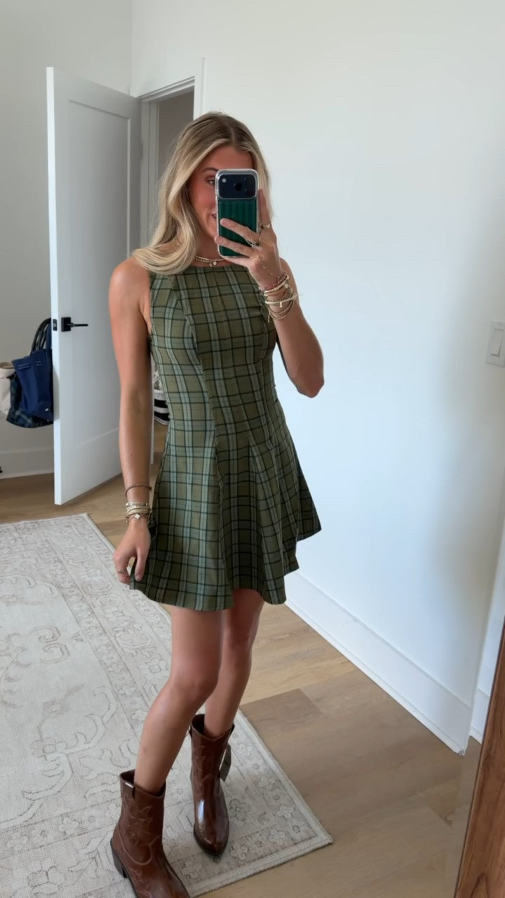Walmart size XXS Dress to impress with the No Boundaries’ Fit and Flare Plaid Mini Dress (because yes—it’s okay to brag when you look this good in plaid!). Designed with a figure-flattering fit, this minidress is designed with a fitted bodice supported by precise princess seams to help sculpt and smooth your silhouette—complete with a flared skirt for playful movement. The timeless plaid print pairs effortlessly with sneakers, boots or heels for a minidress that keeps you prepped and polished for all your busy plans. Only at Walmart.