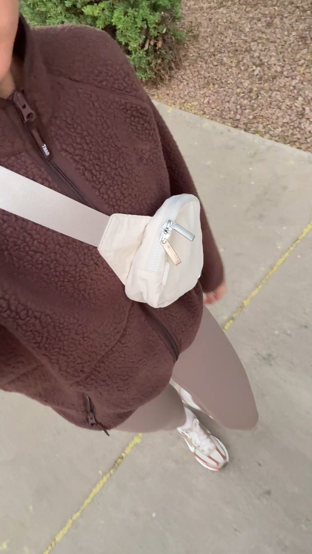 I’m 5’7” wearing a size XS in the workout set and small in the fleece jacket! 

#LTKActive #LTKSeasonal #LTKStyleTip