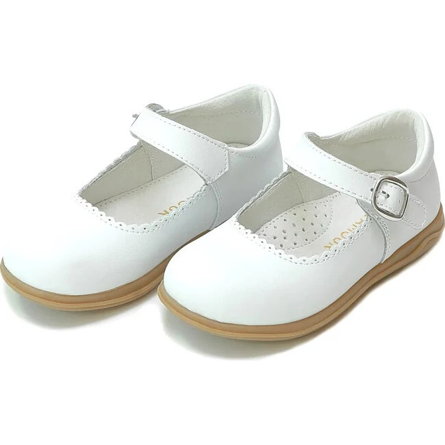L'Amour | Chloe Classic Scalloped Leather Mary Jane Kids Shoes (White, Size 8) | Maisonette | Maisonette