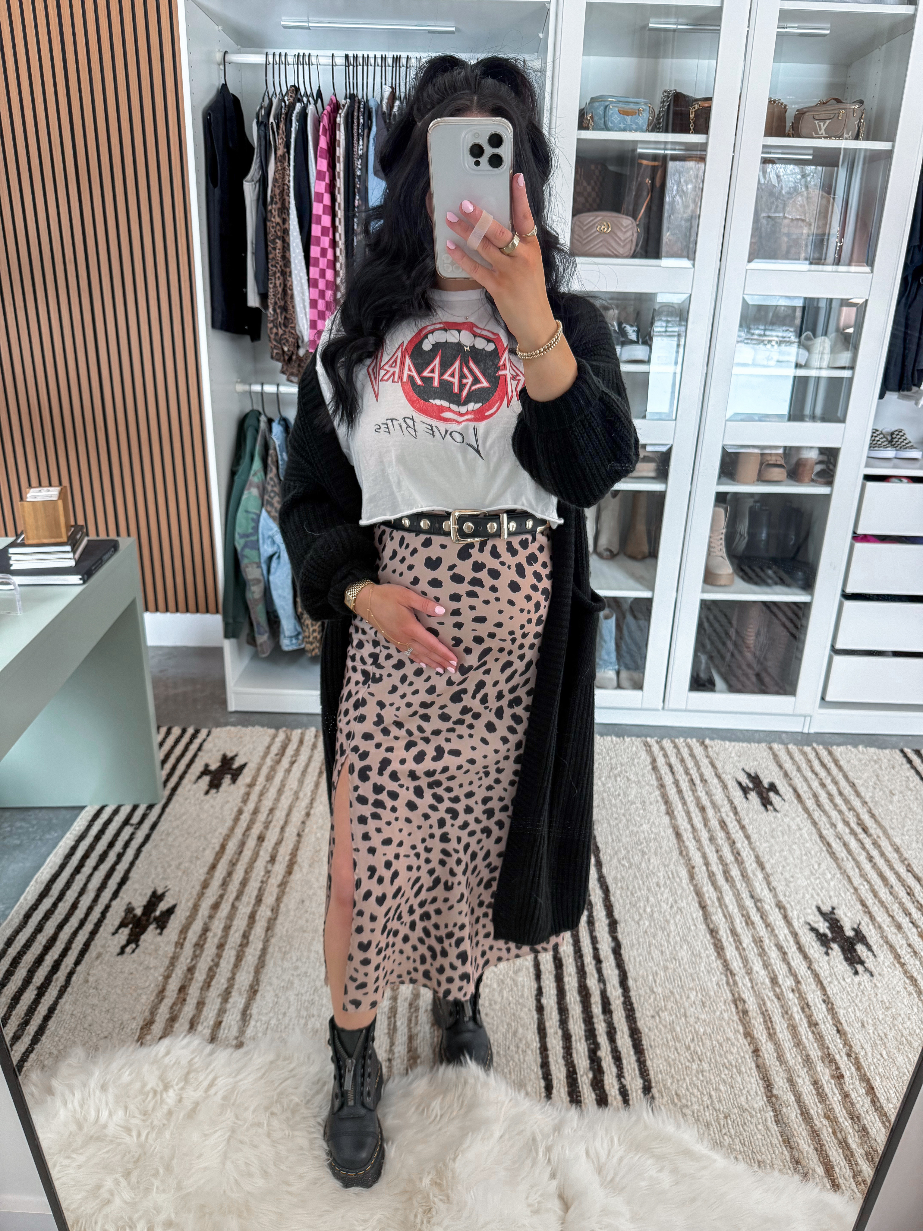 Edgy But Girly Bump Friendly OOTD 🖤

Band Tee - medium
Cardigan - small
Belt - 27-31
Skirt - small

Pairing a band tee with a satin skirt is the perfect way to give this edgier look a more girly feel. 🖤 Finished the look with a cozy duster cardigan & my platform docs! 

 

 

#LTKootd #LTKPetite #LTKBump